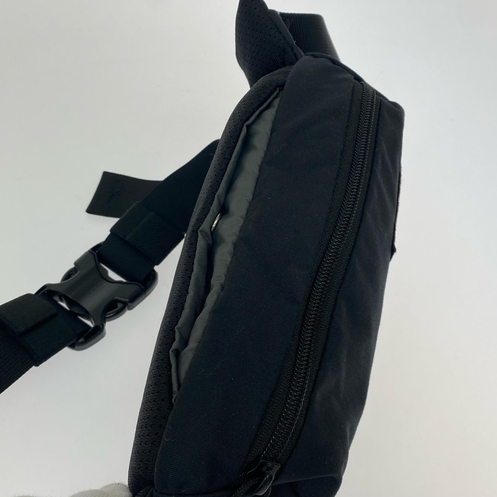 ボディバッグ 黒 ブラック