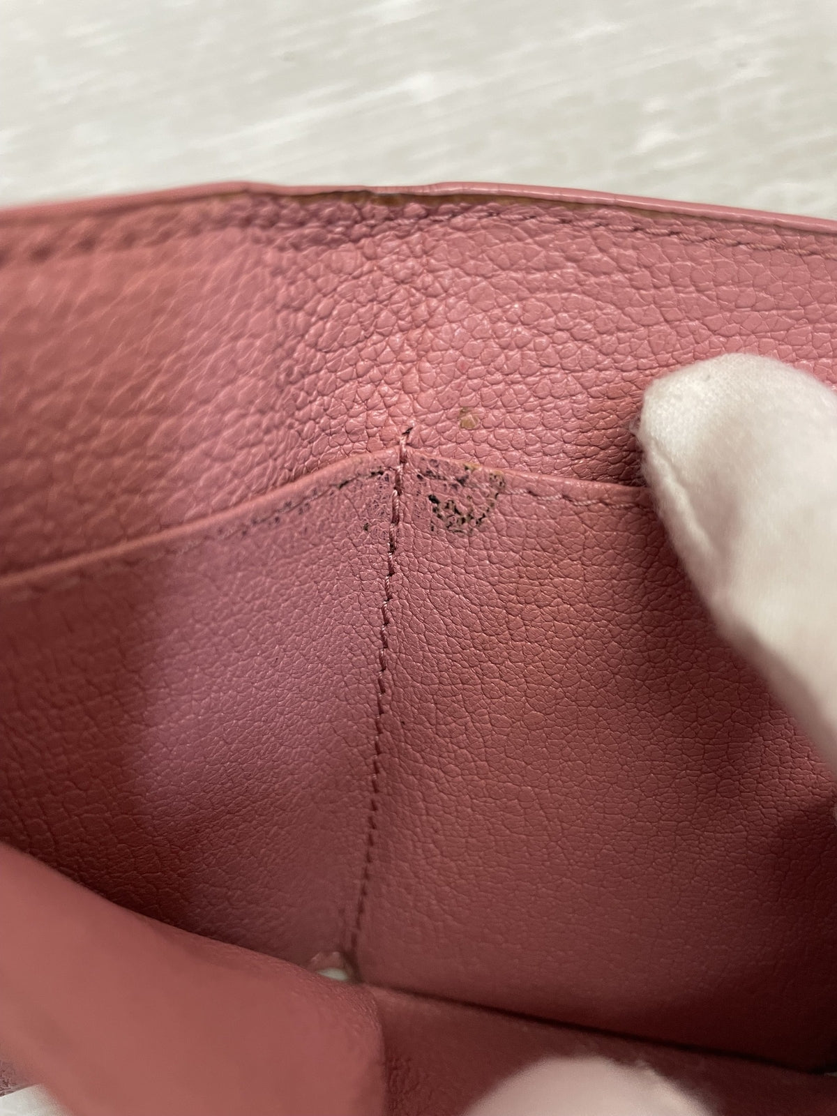 miumiu リボンチャーム 三つ折り コンパクトウォレット