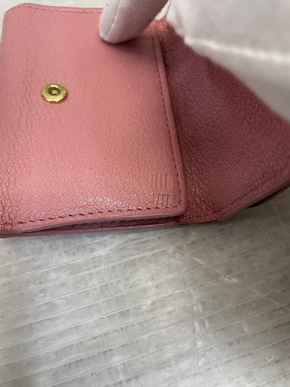 miumiu リボンチャーム 三つ折り コンパクトウォレット