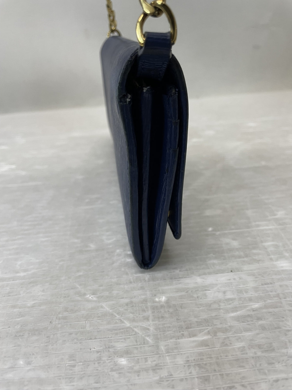 PRADA レザー チェーンウォレット 青