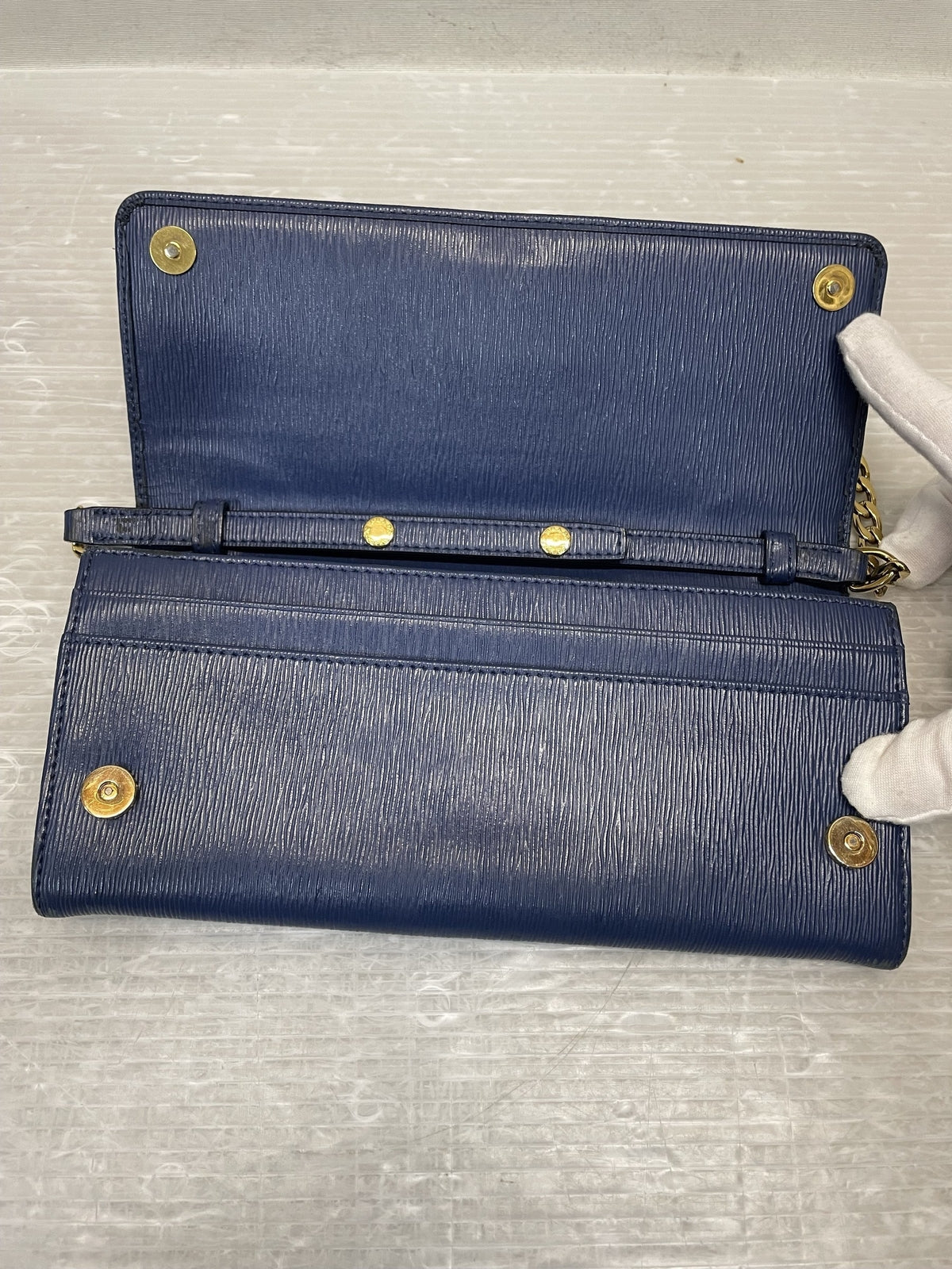 PRADA レザー チェーンウォレット 青