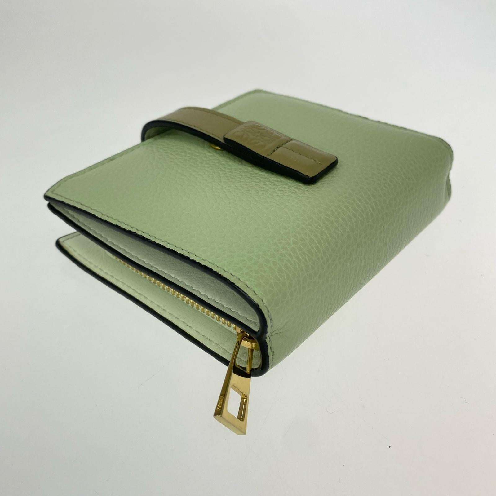 LOEWE トライフォールドウォレット