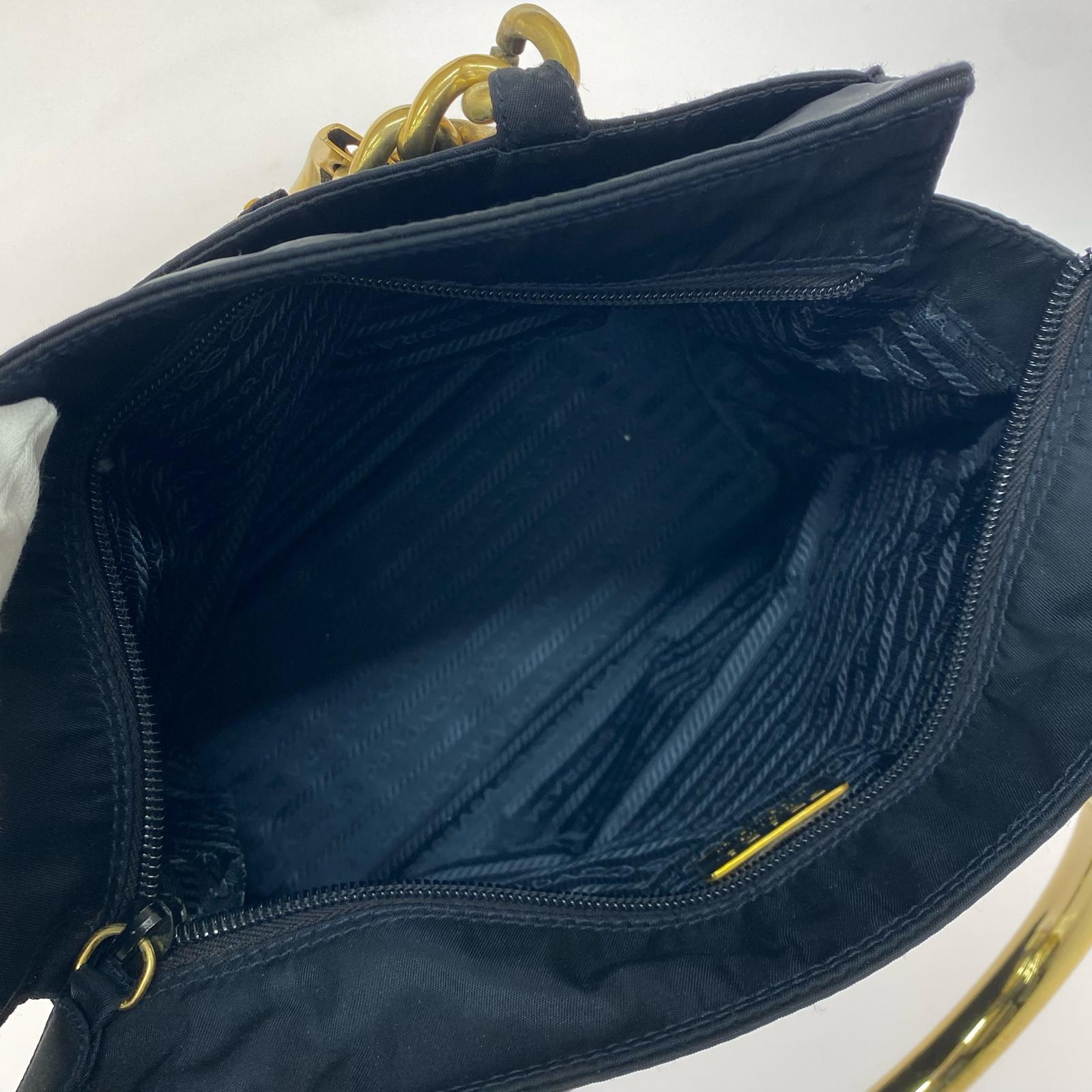 PRADA 三角ロゴ テスート チェーンハンドル