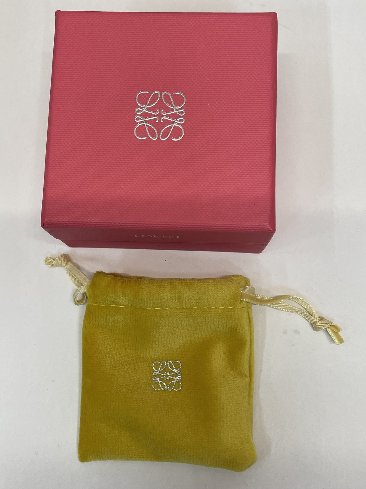 LOEWE アナグラムペブルピアス シルバー