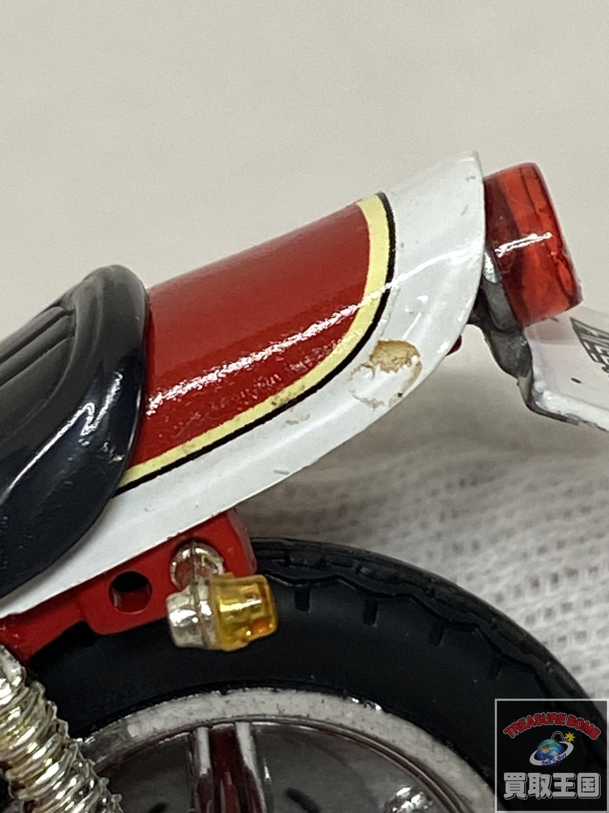 2RA010 カラビナ付眼鏡ケース 黄色