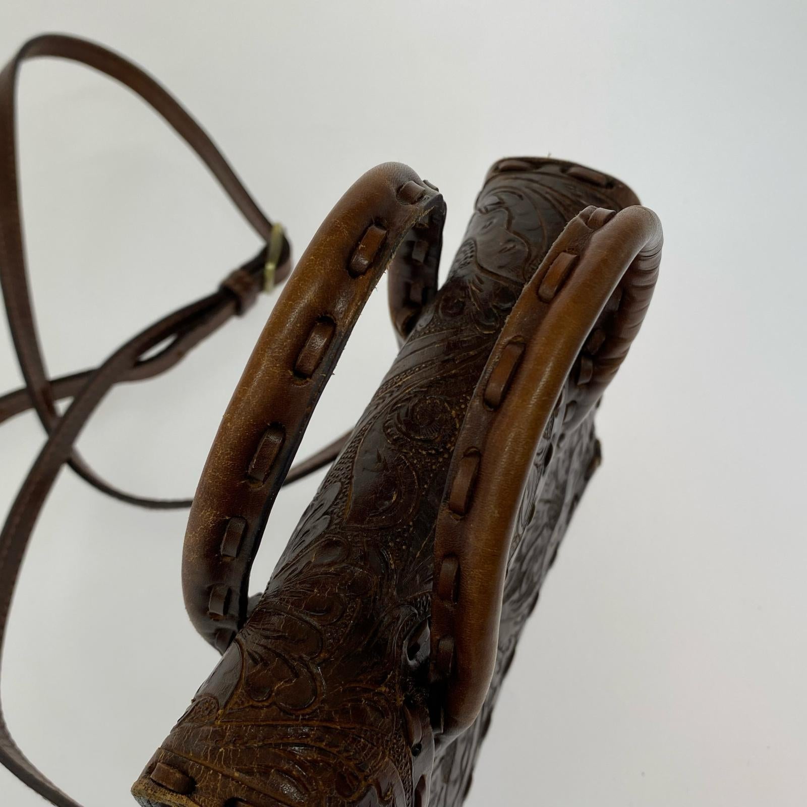 ショルダーバッグ Carving Tribes レザーバッグ ブラウン