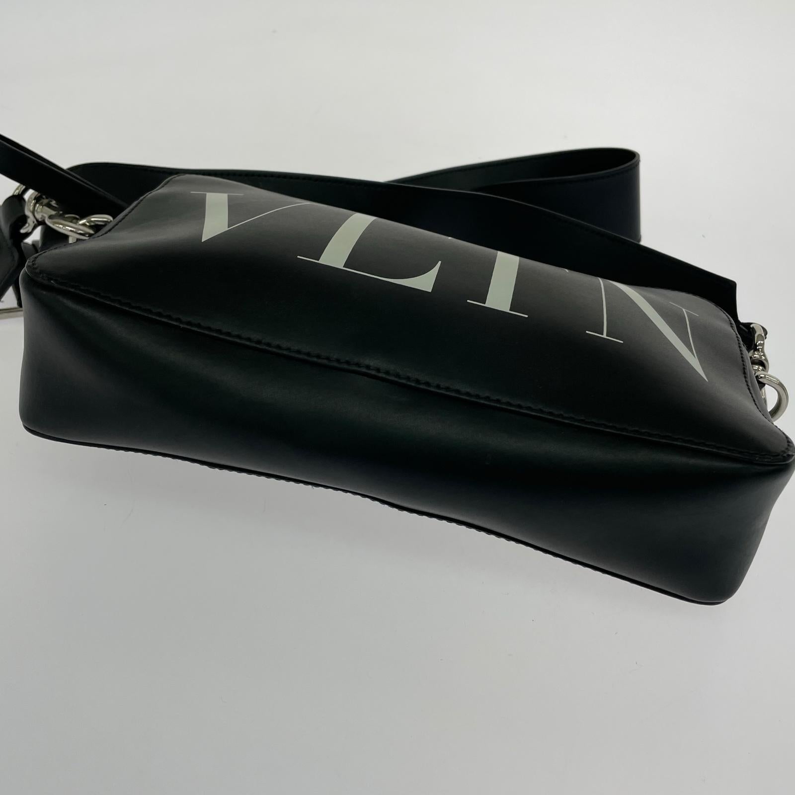 ショルダーバッグ レザーバッグ 黒 ブラック