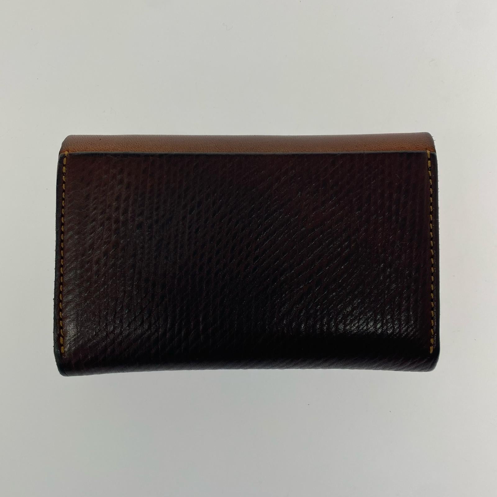 コンパクトウォレット Leather Arts & Crafts moto ブラウン