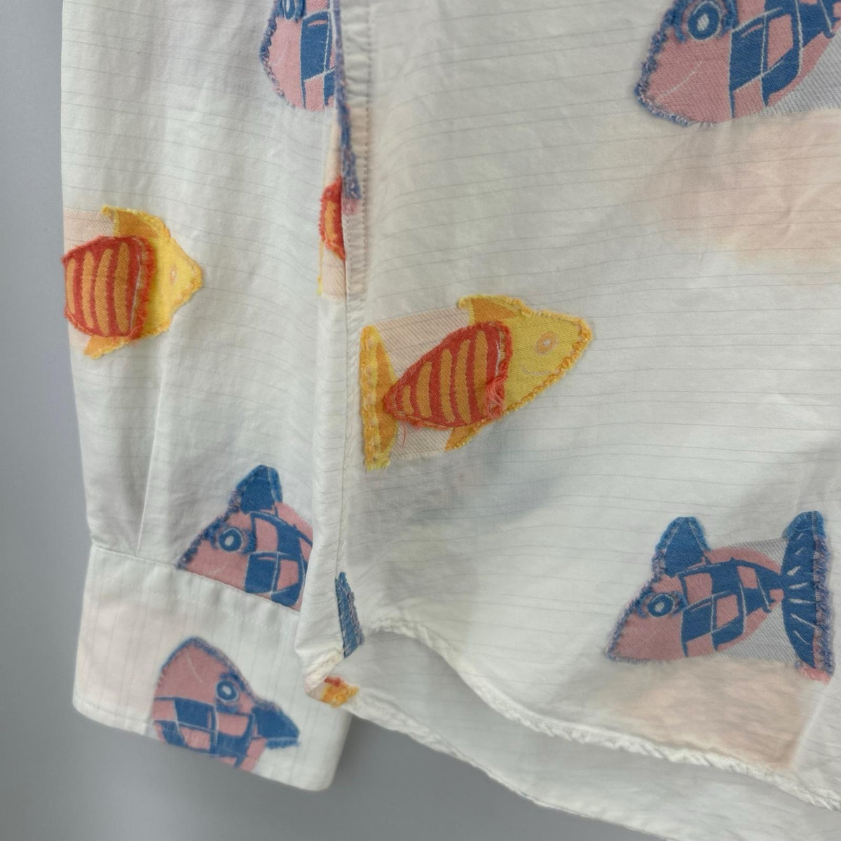 長袖シャツ 魚柄シャツ S ホワイト