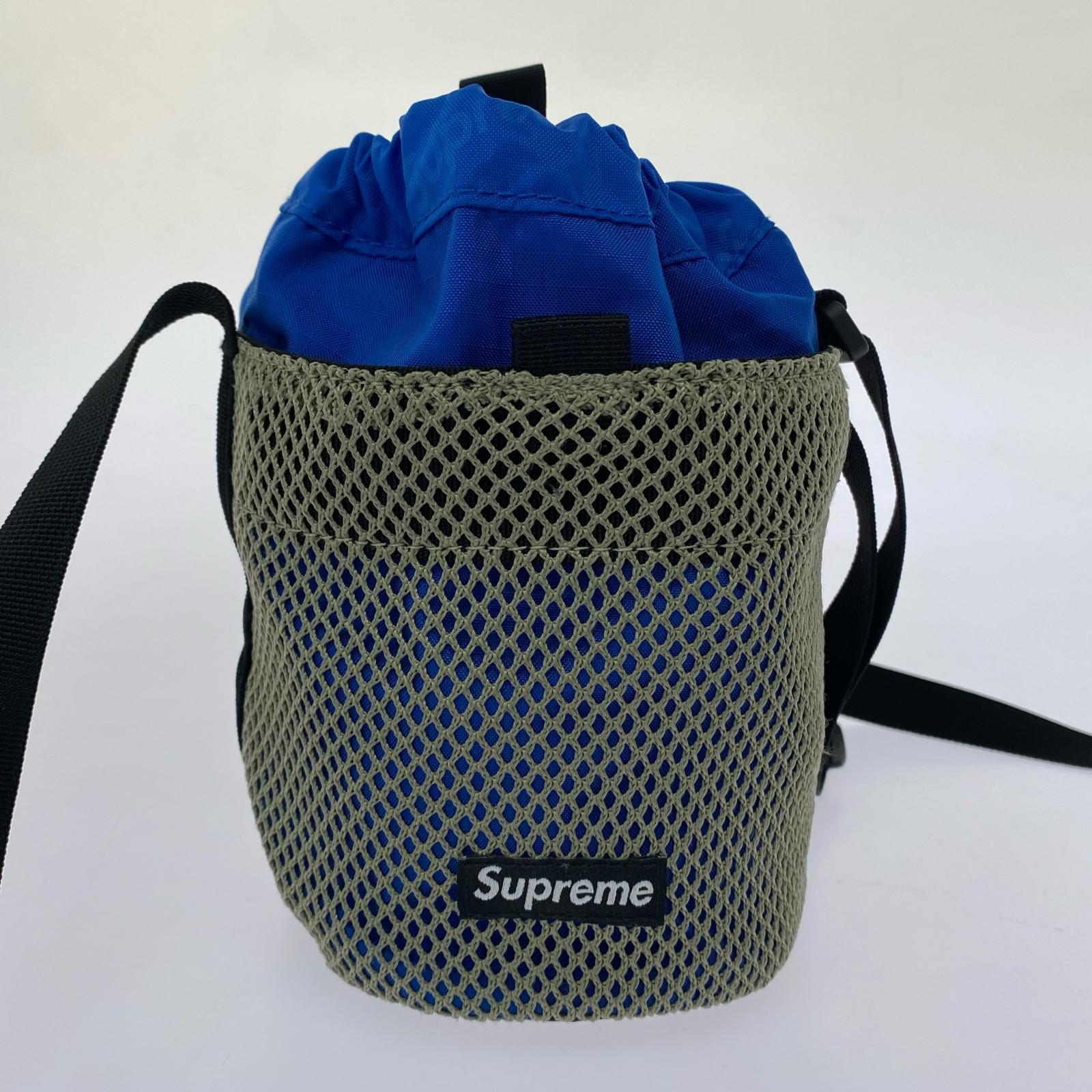 ボディバッグ Small Cinch Pouch ブルー