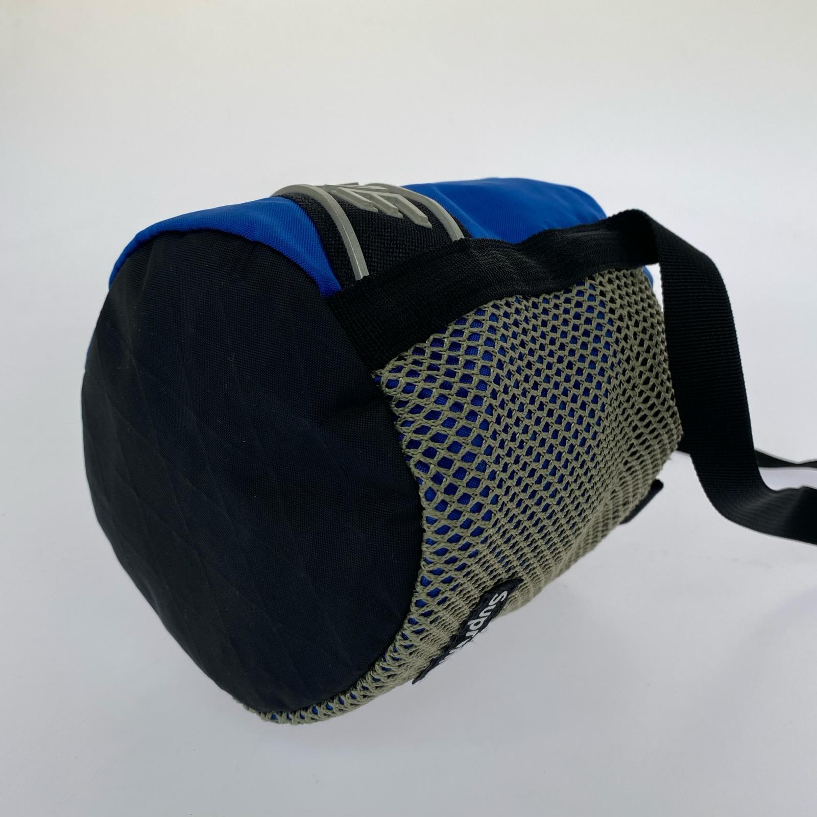 ボディバッグ Small Cinch Pouch ブルー