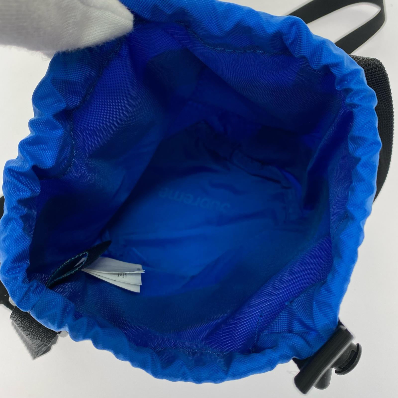 ボディバッグ Small Cinch Pouch ブルー