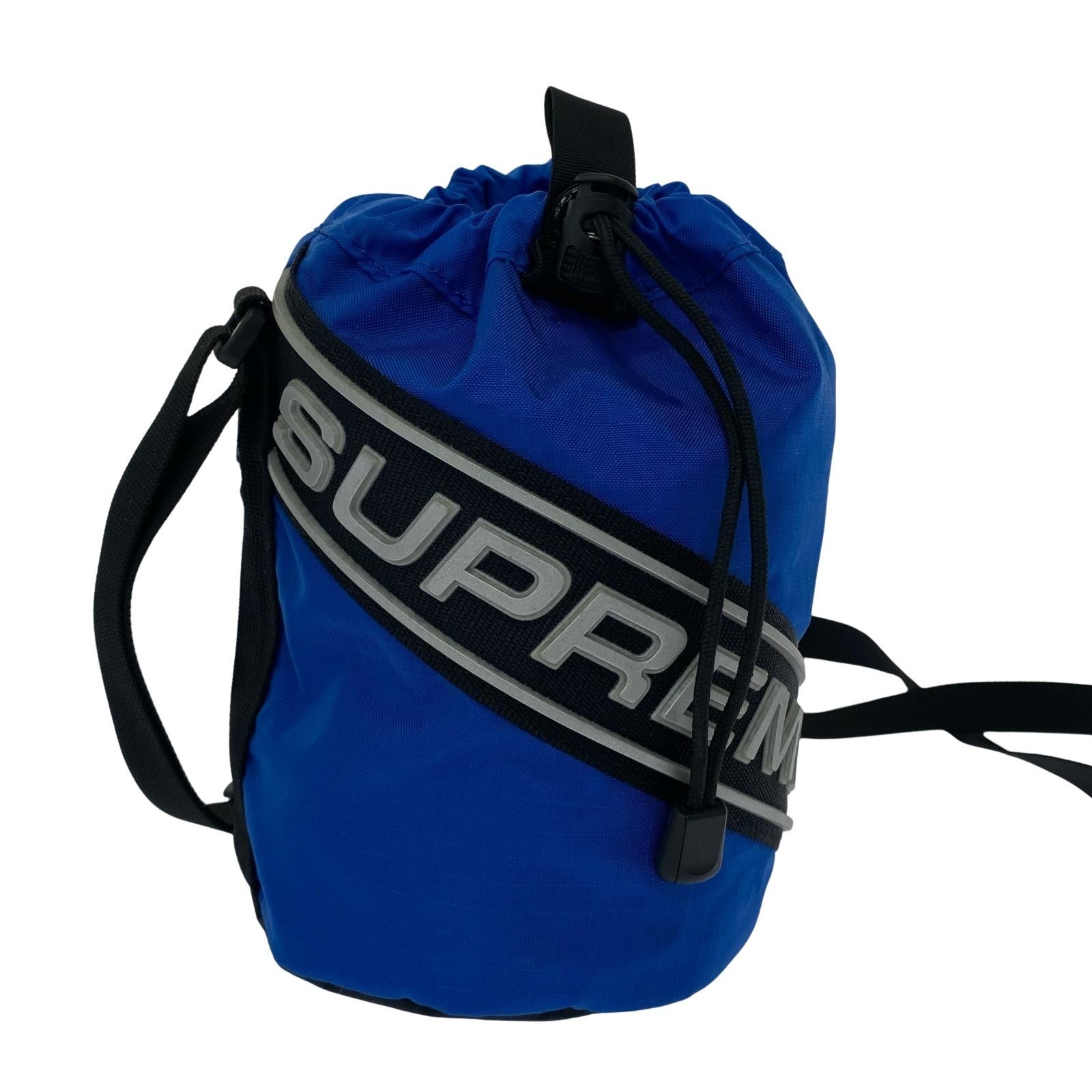 ボディバッグ Small Cinch Pouch ブルー