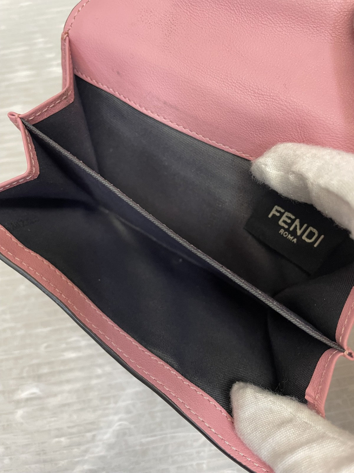FENDI バゲット FFエンボス ミディアムウォレット マルチ