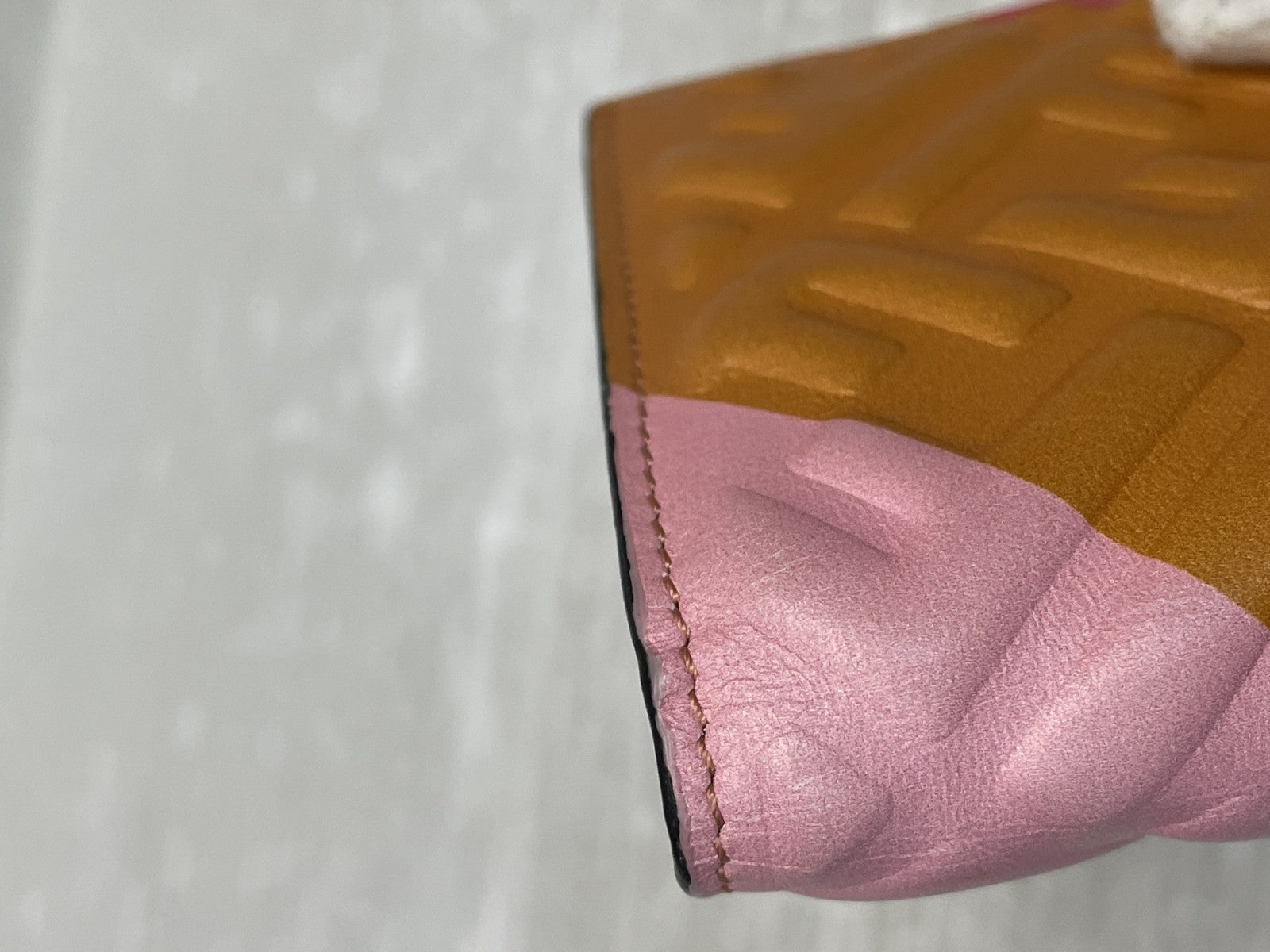 FENDI バゲット FFエンボス ミディアムウォレット マルチ