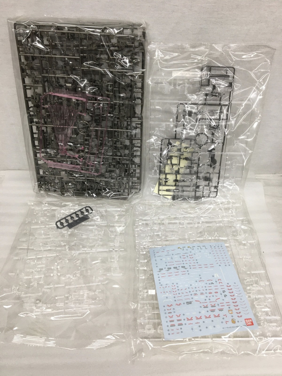 MG V2ガンダム(Ver.Ka) メカニカルクリア/ゴールドメッキVer. ガンプラ