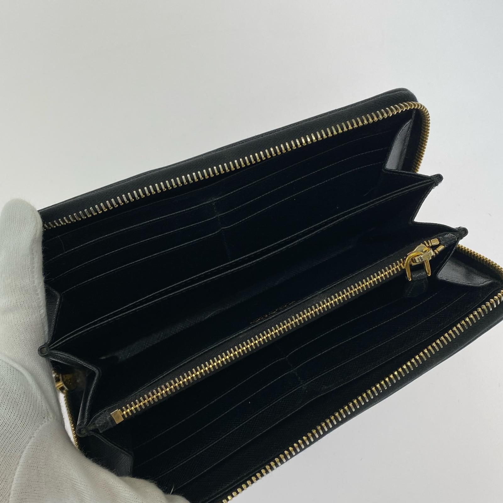 PRADA サフィアーノレザー トライアングルプレート 長財布 黒