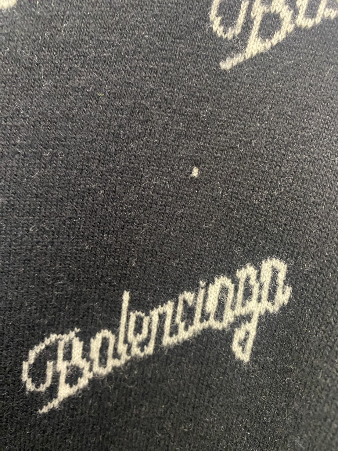 ロゴ刺繍 黒 ニット