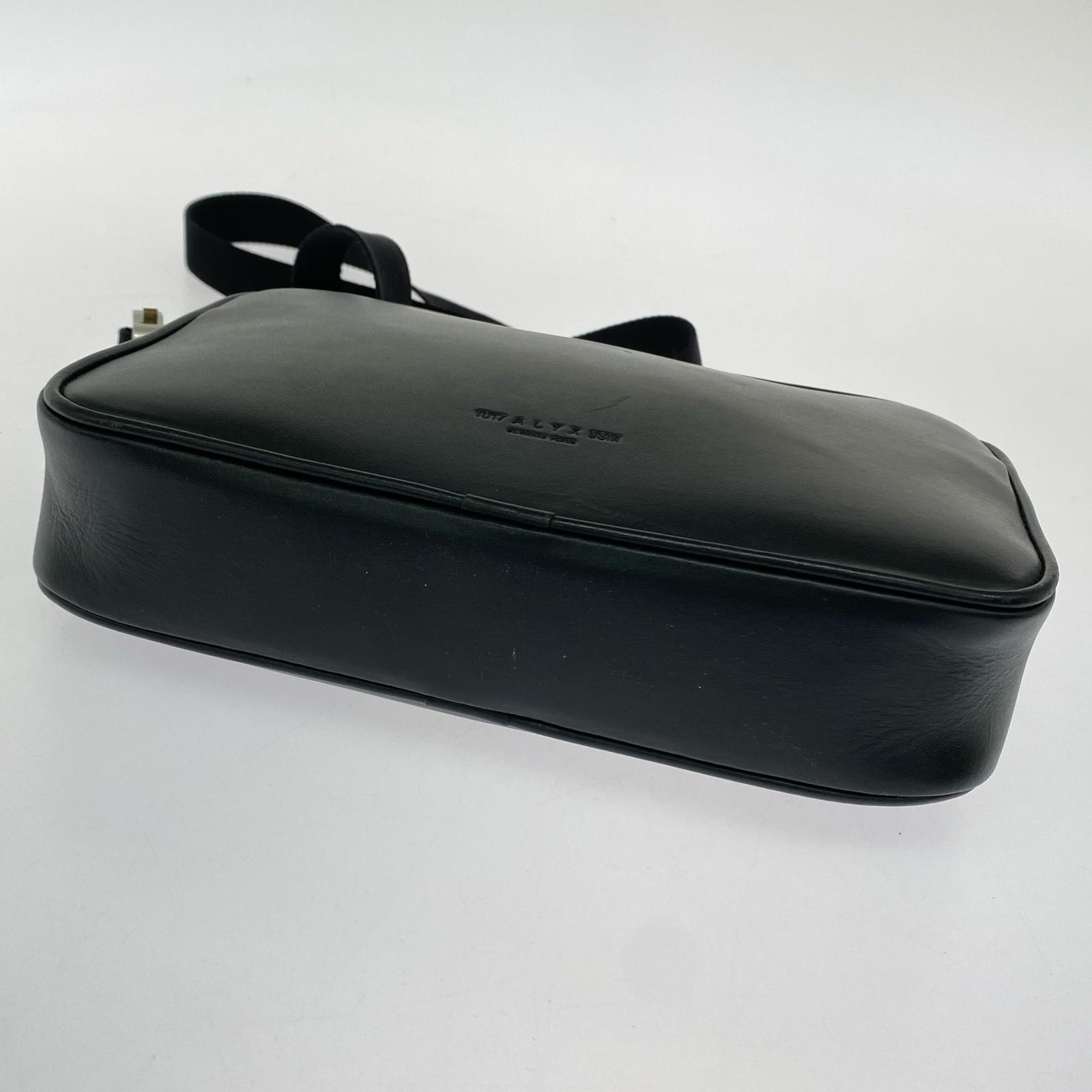ボディバッグ BUCKLE CROSSBODY BAG ブラック