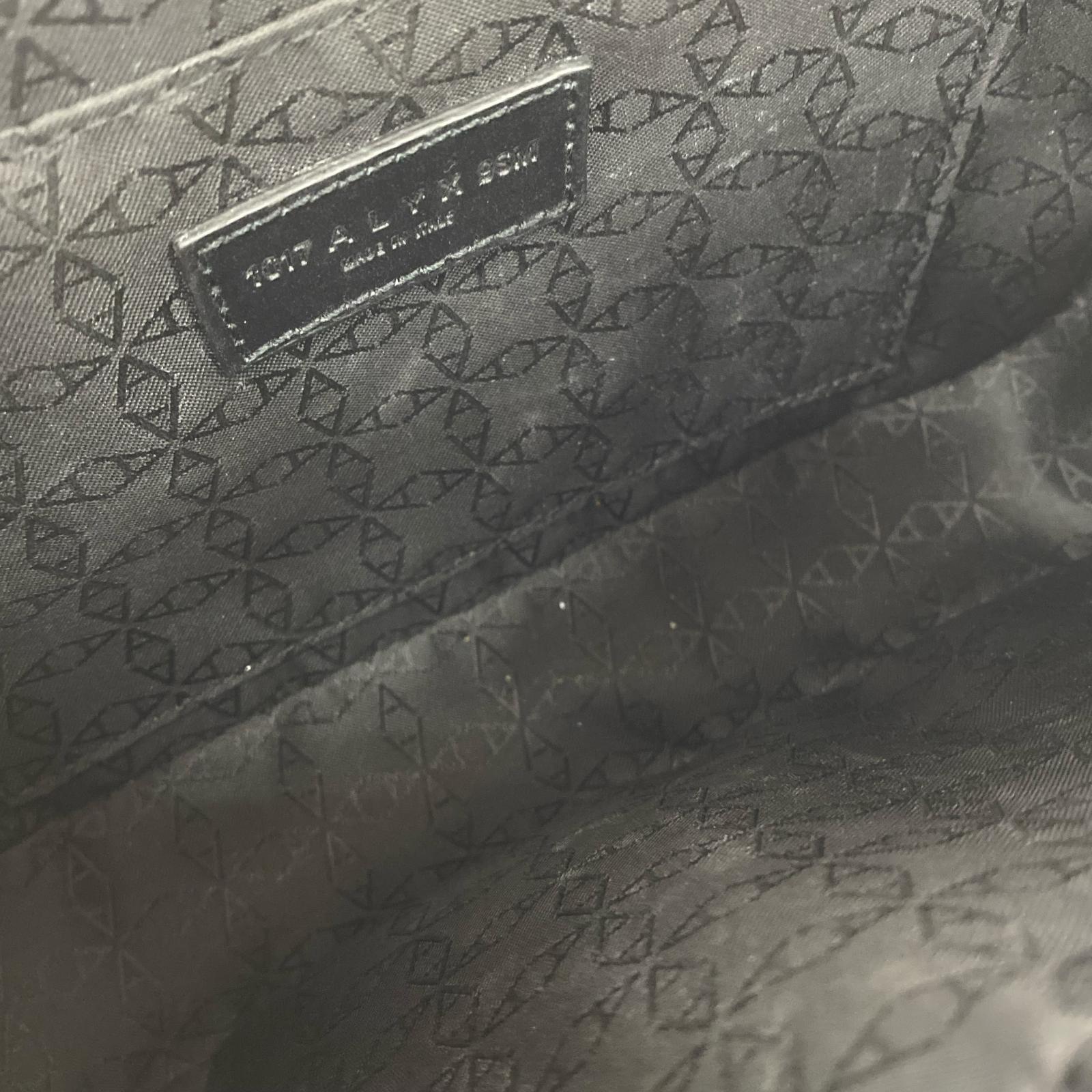 ボディバッグ BUCKLE CROSSBODY BAG ブラック