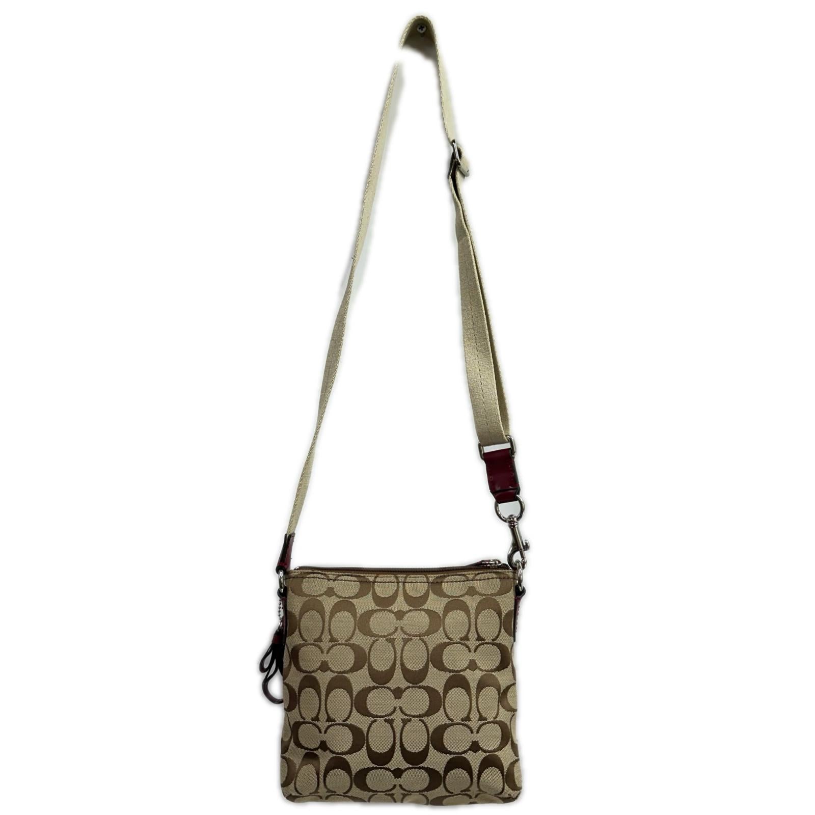 COACH シグネチャーキャンバスショルダーバッグ