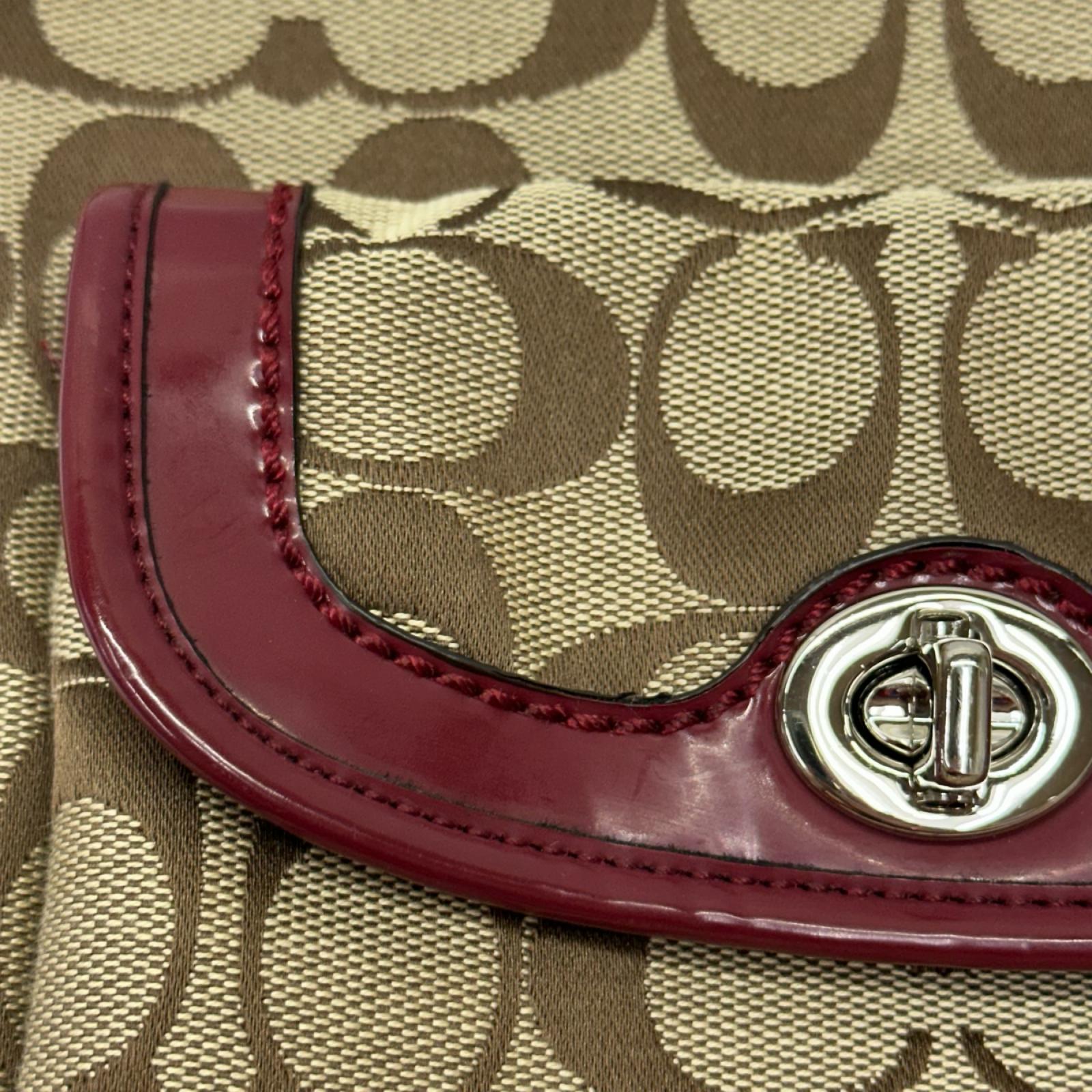 COACH シグネチャーキャンバスショルダーバッグ