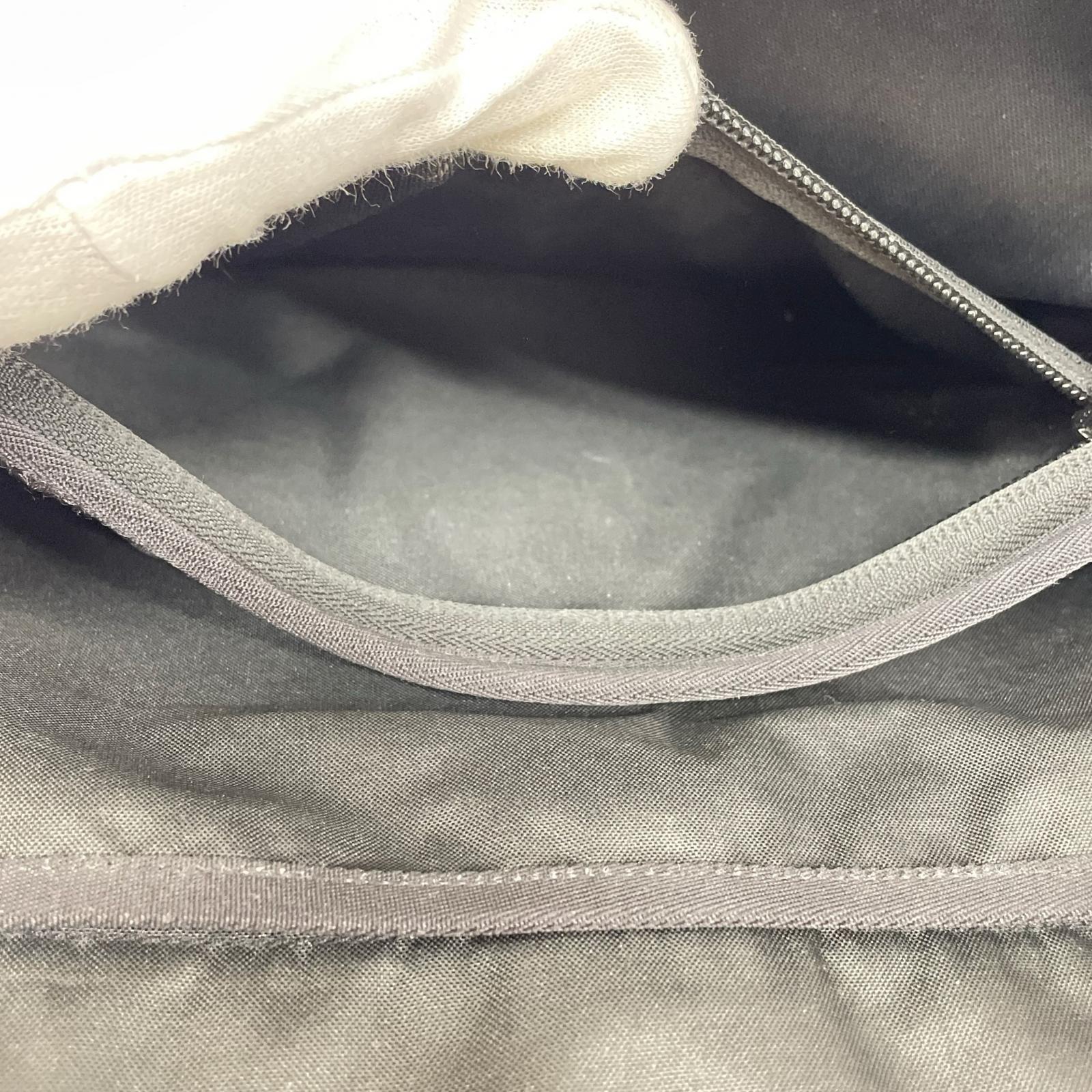 リュック・デイパック Arro 22 Buckpack 22 L ブラック