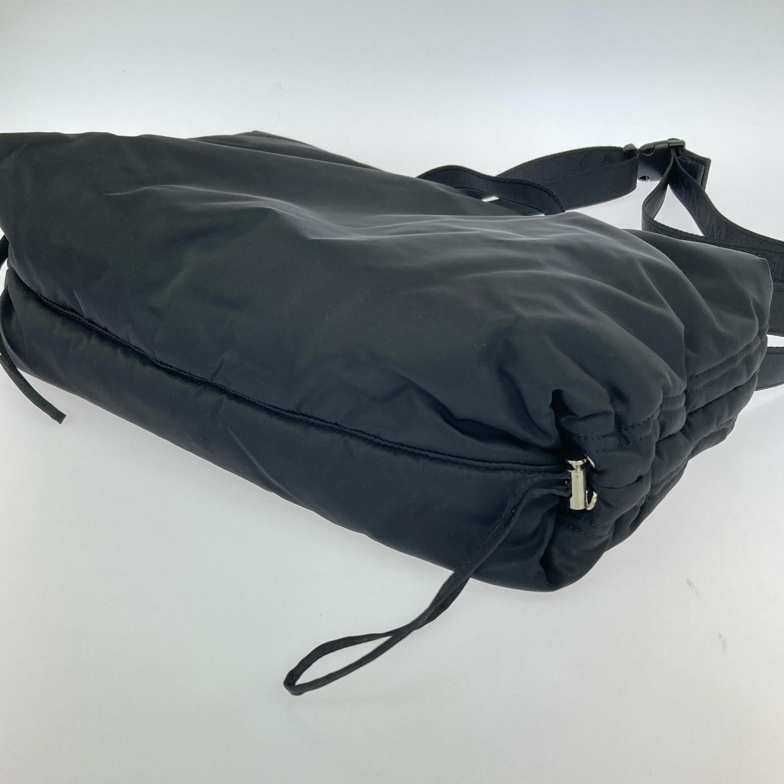 ショルダーバッグ NOMADIS ナイロンショルダーバッグ 黒 ブラック