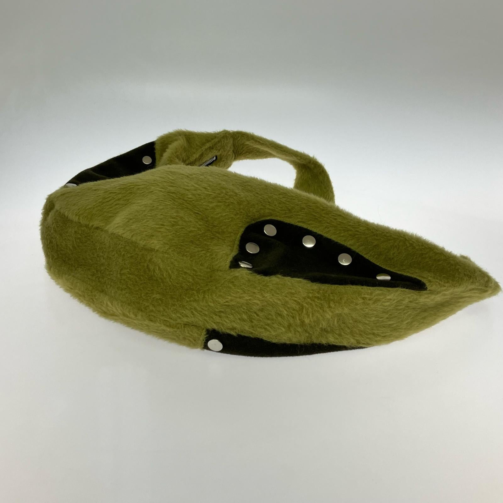 ショルダーバッグ theworldisyouroyster OYSTER Zipper Bag カーキ