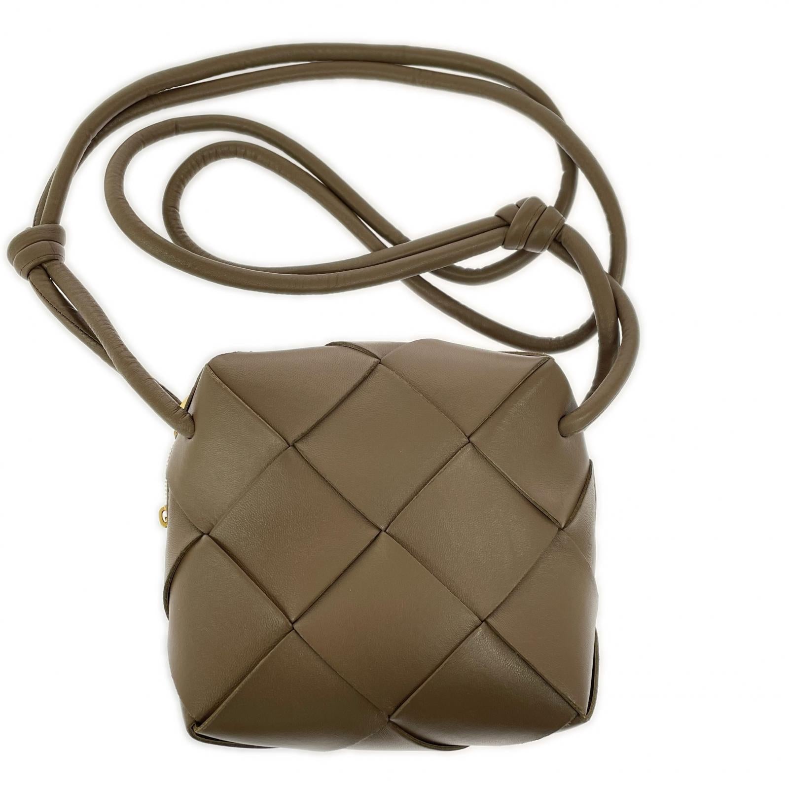 Bottega Veneta ミニカセット カメラバッグ ベージュ