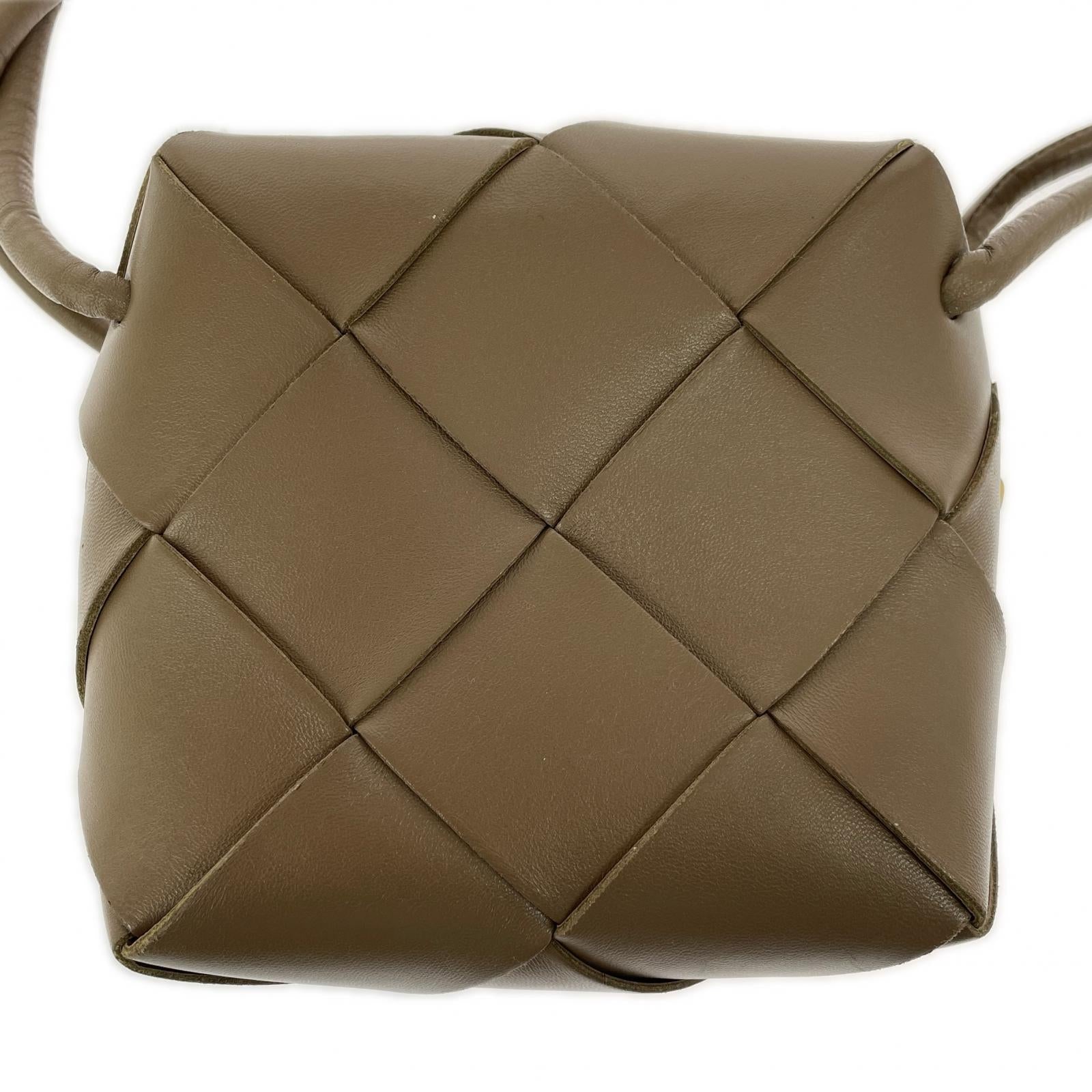 Bottega Veneta ミニカセット カメラバッグ ベージュ