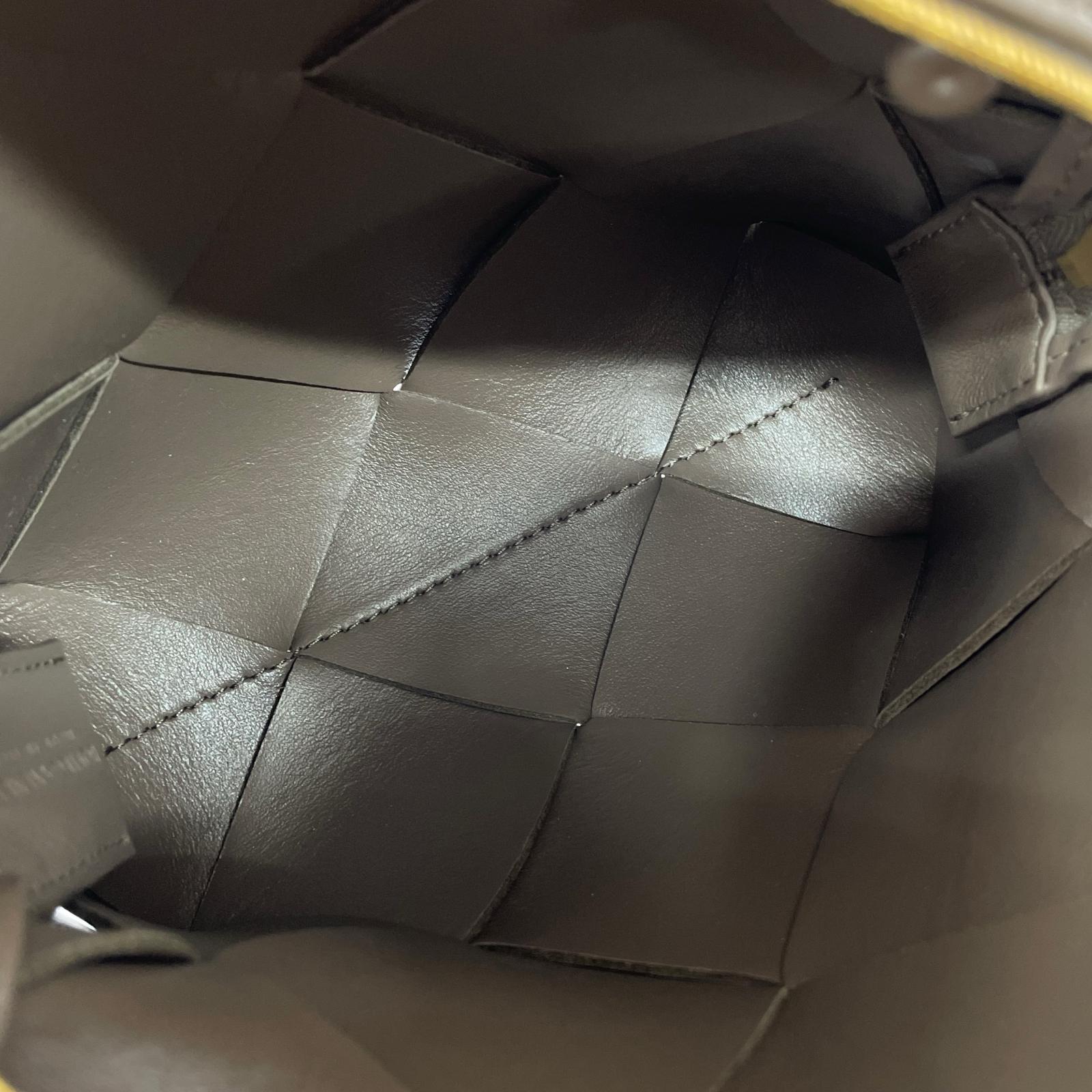 Bottega Veneta ミニカセット カメラバッグ ベージュ