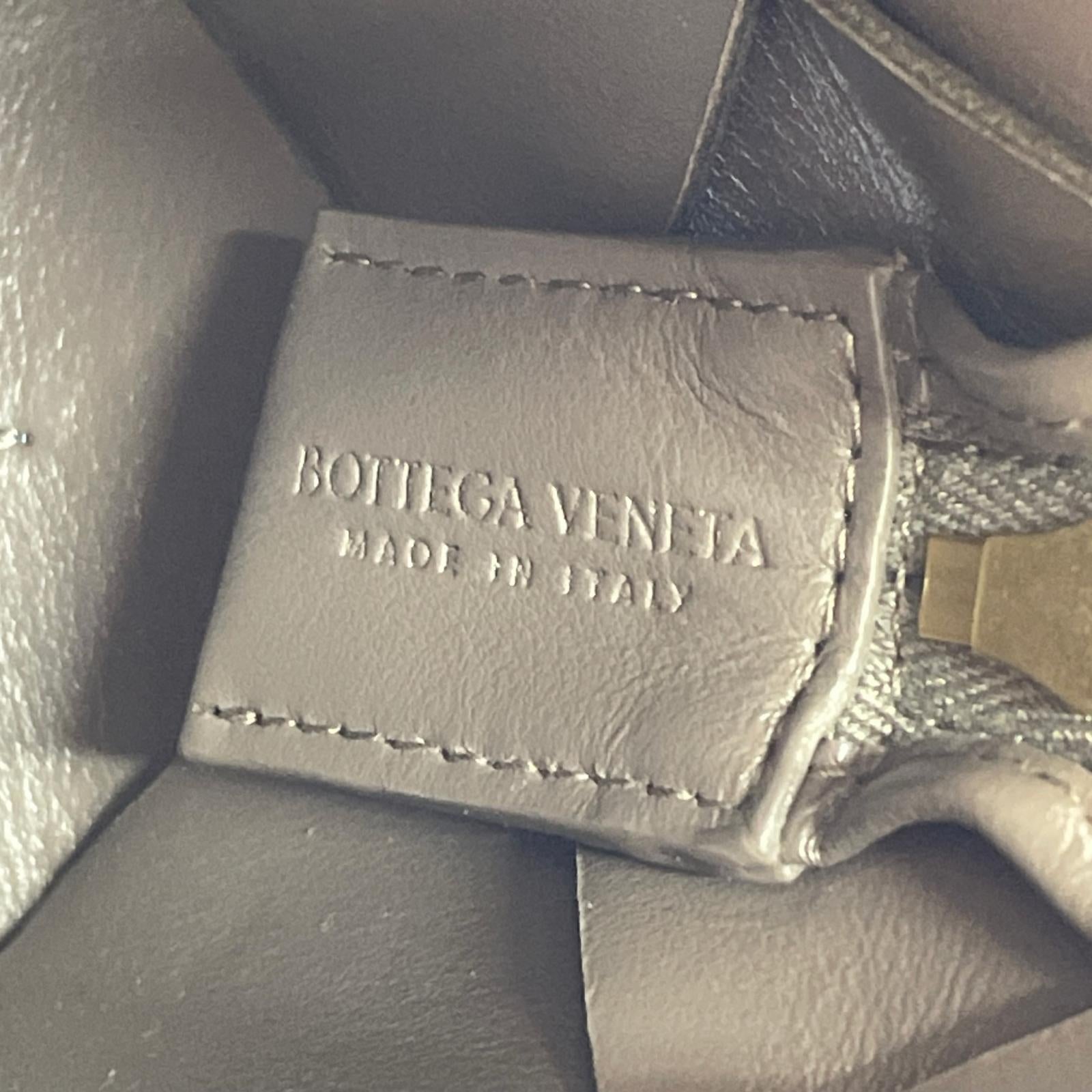Bottega Veneta ミニカセット カメラバッグ ベージュ