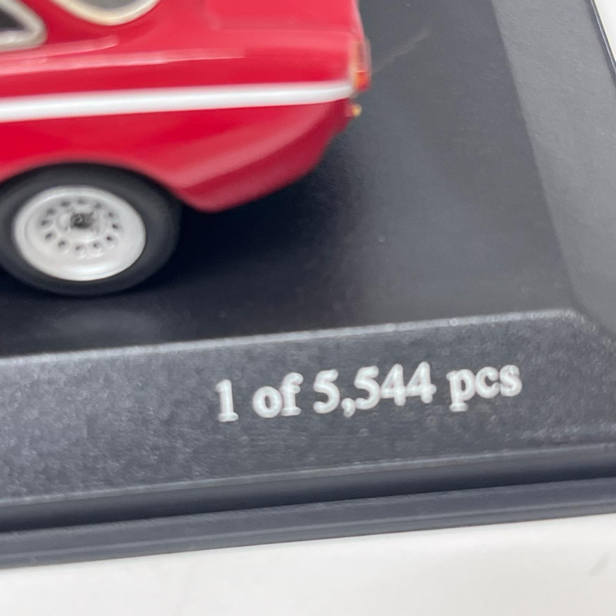 Alfa Romeo GTA 1300 Junior アルファロメオ GTA 1300 ジュニア(レッド) ミニチャンプス(MINICHAMPS) スケールカー
