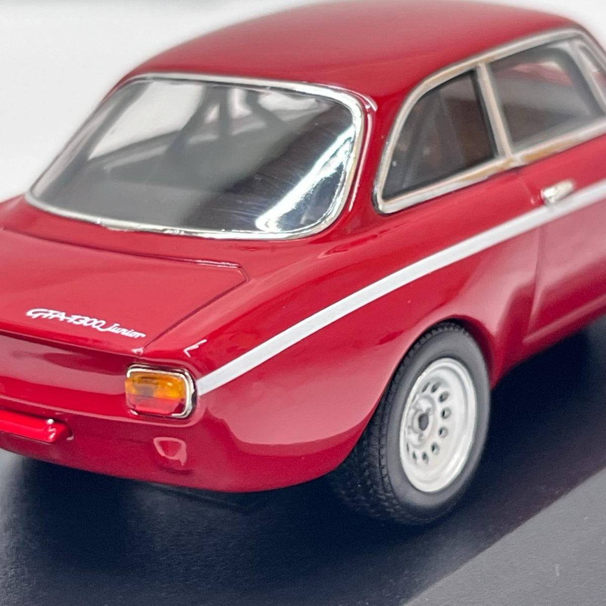 Alfa Romeo GTA 1300 Junior アルファロメオ GTA 1300 ジュニア(レッド) ミニチャンプス(MINICHAMPS) スケールカー
