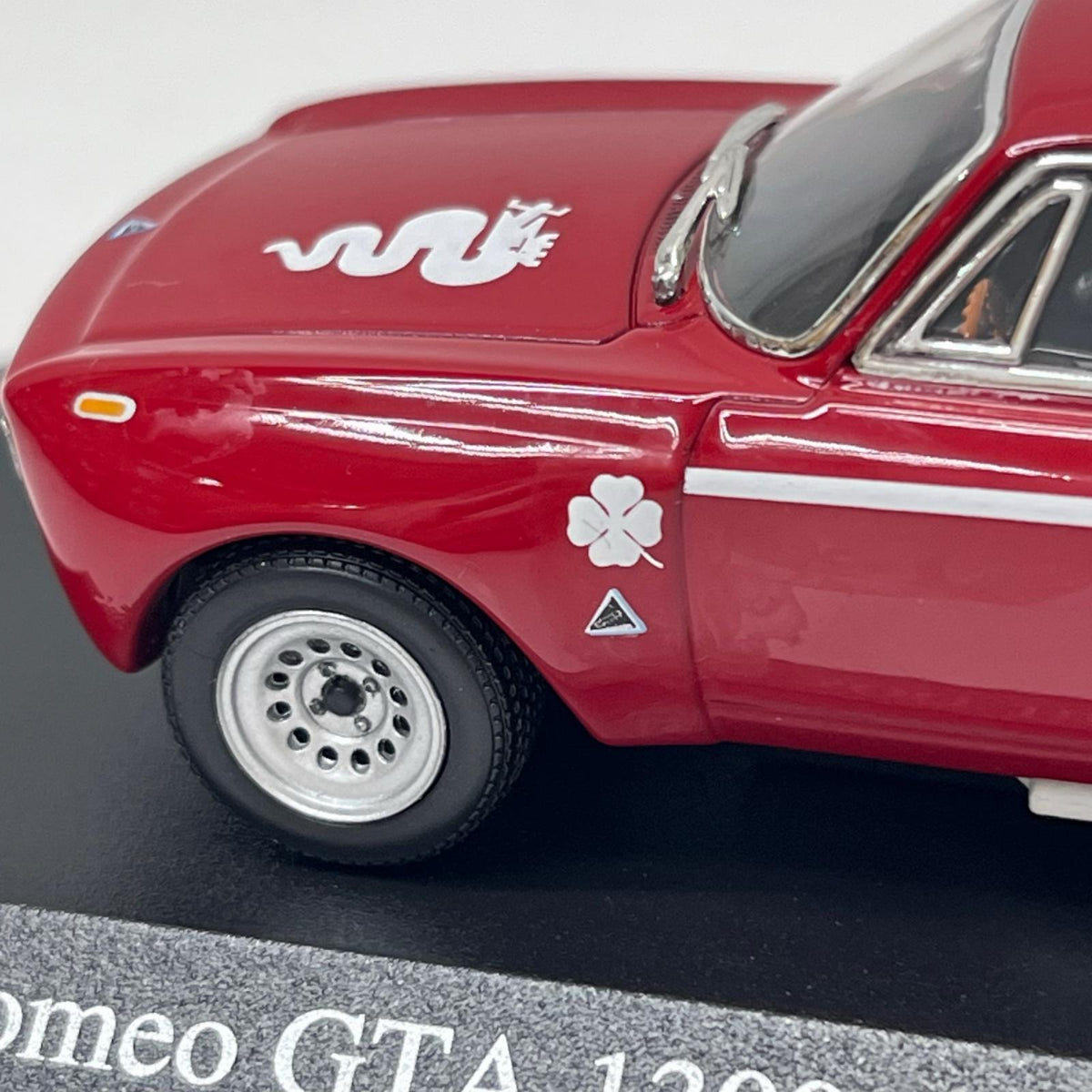 Alfa Romeo GTA 1300 Junior アルファロメオ GTA 1300 ジュニア(レッド) ミニチャンプス(MINICHAMPS) スケールカー