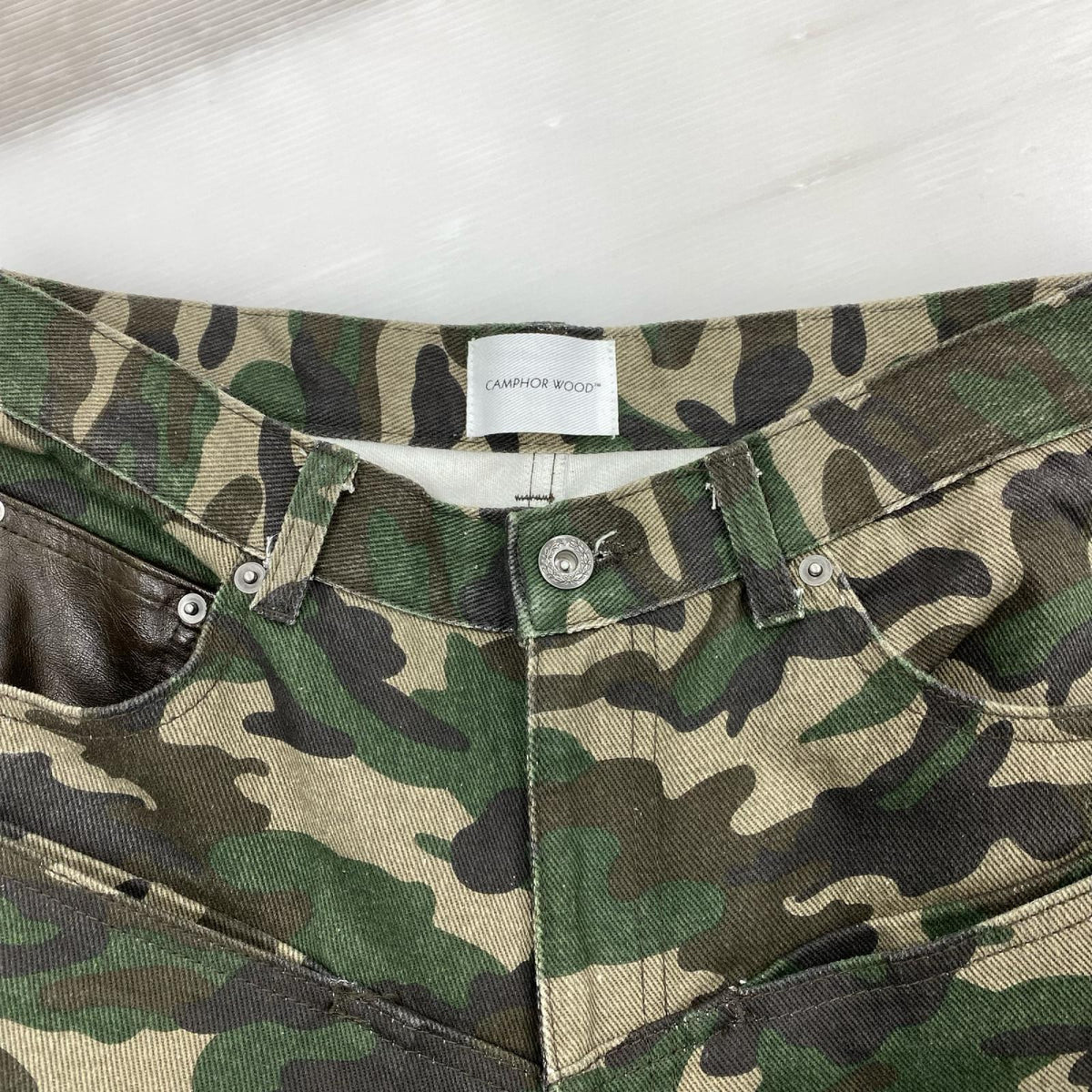 パンツ Camphor wood カモ柄 レザードッキングダブルニーパンツ (w29) M