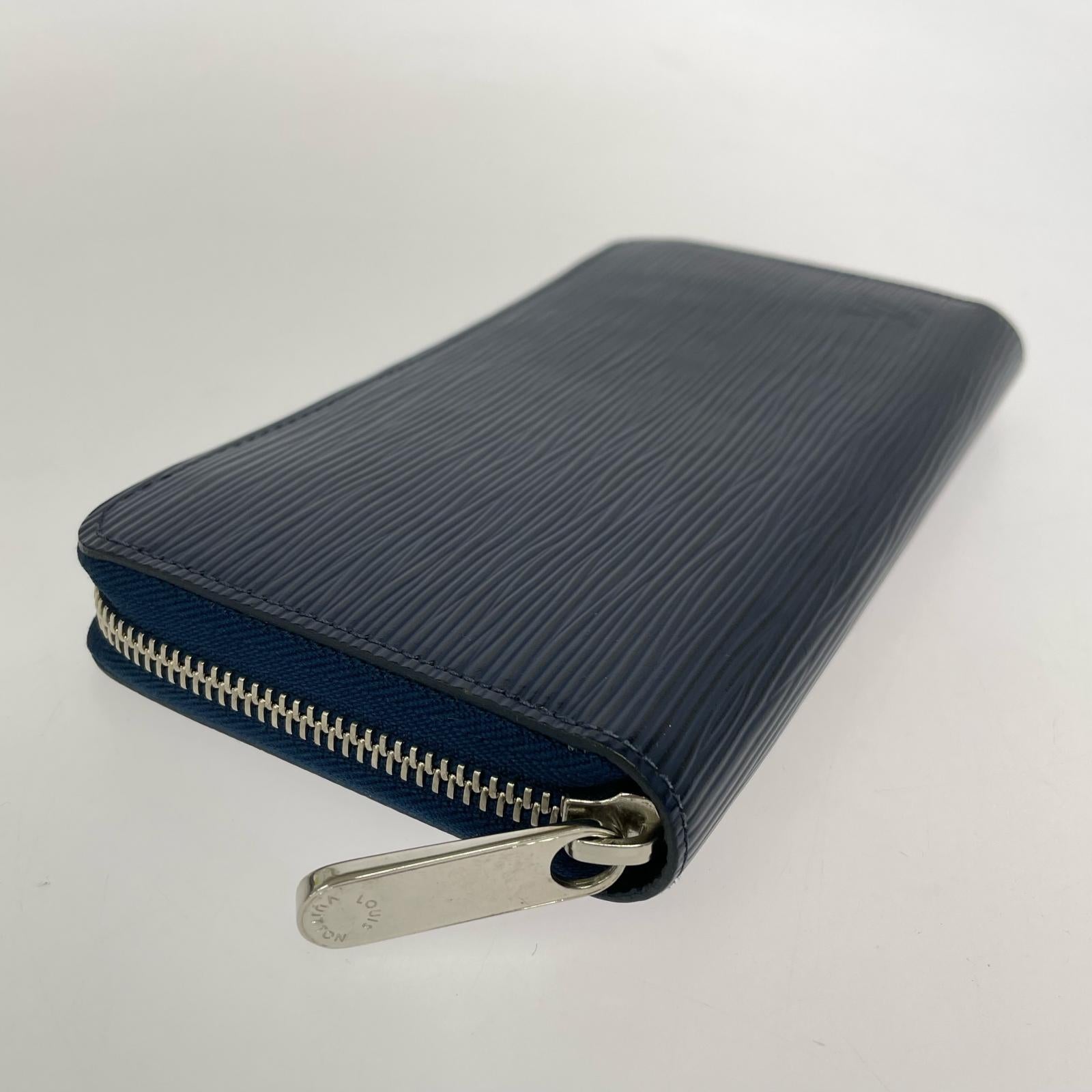 LV エピ ジピーウォレット 紺