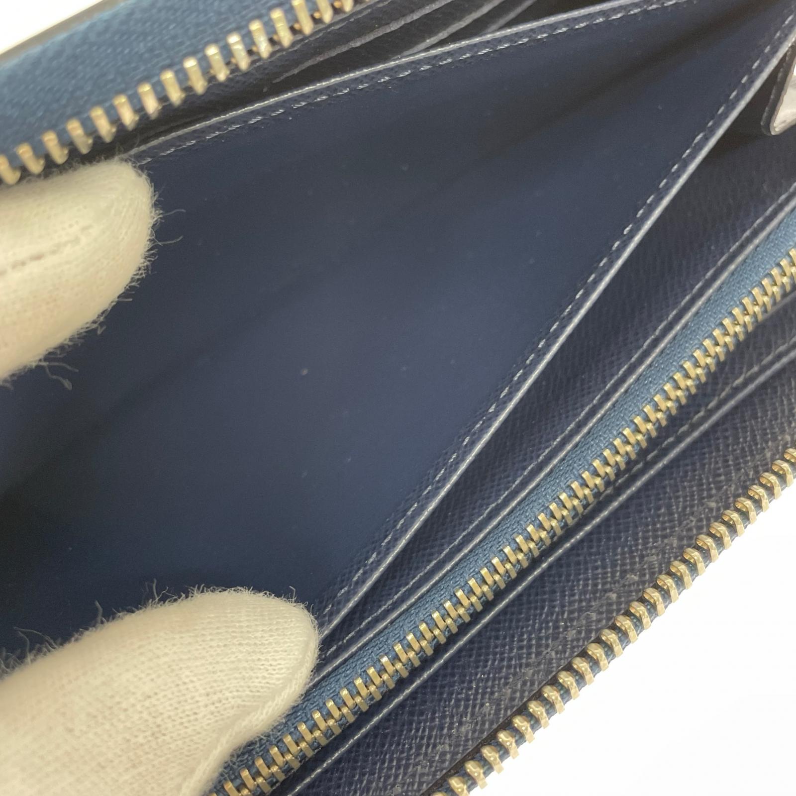 LV エピ ジピーウォレット 紺