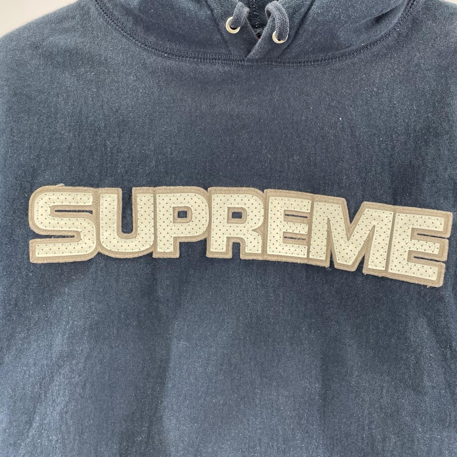 パーカー Supreme パンチングレザーロゴ パーカー M