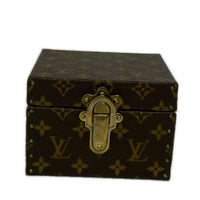 LV アクセサリーボックス