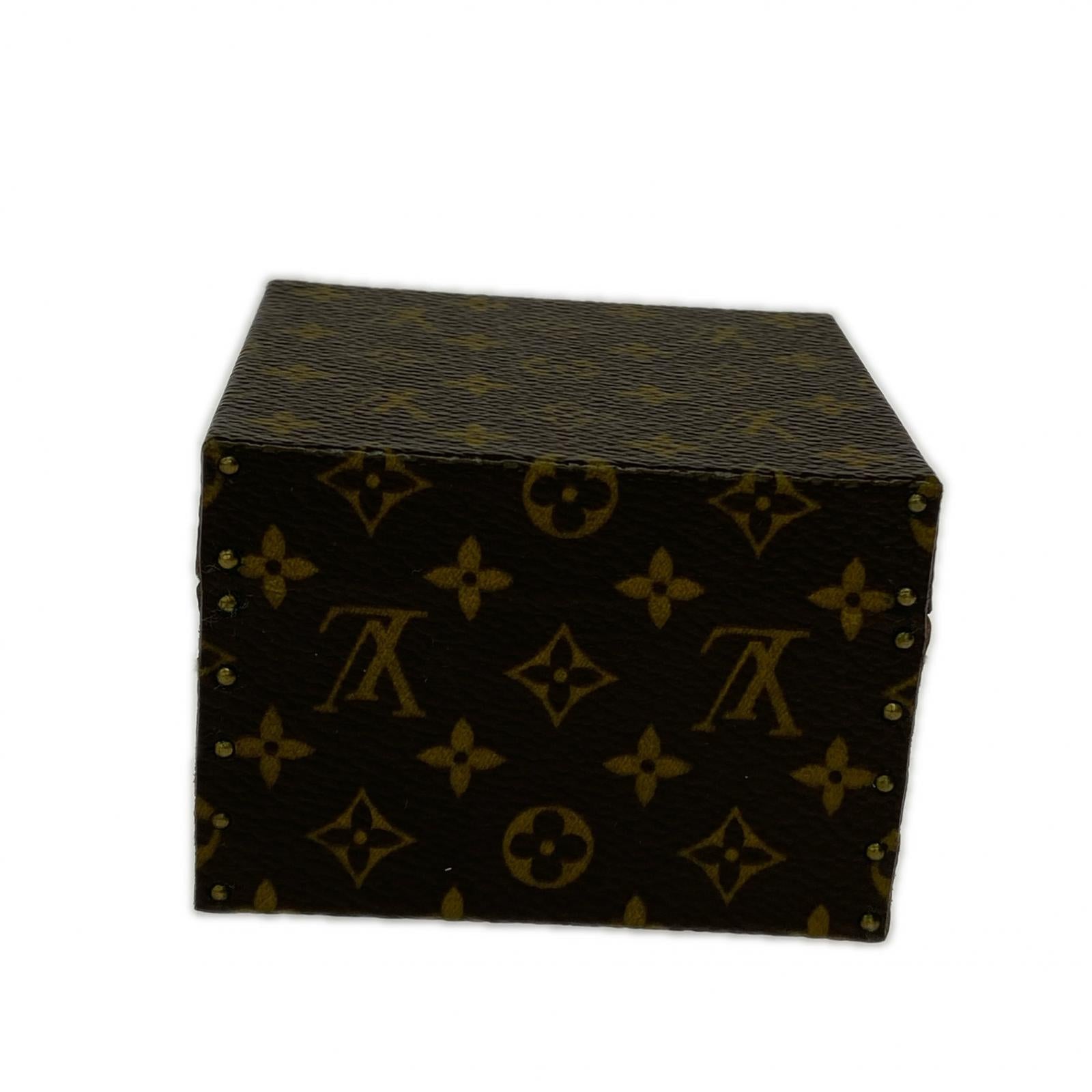 LV アクセサリーボックス