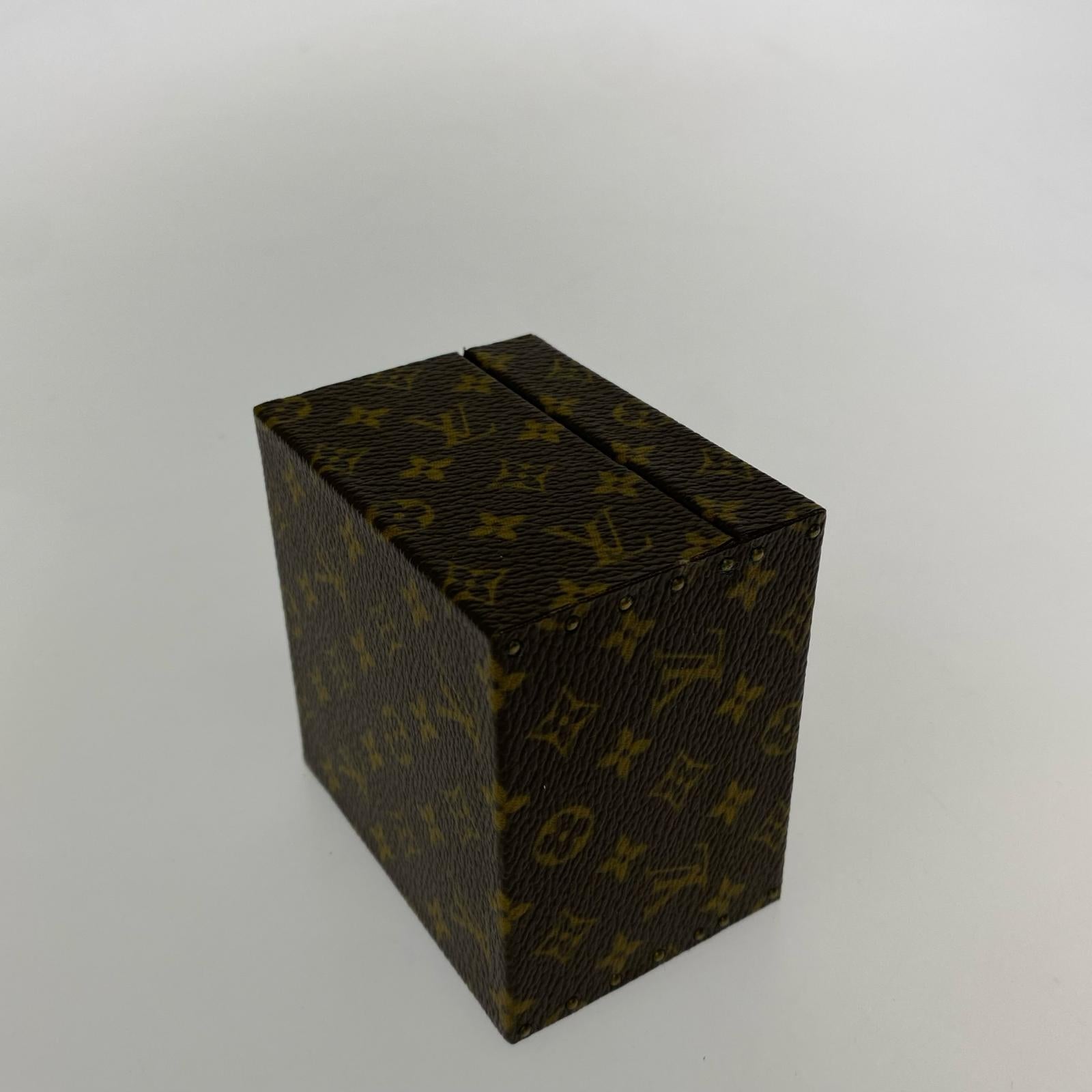 LV アクセサリーボックス