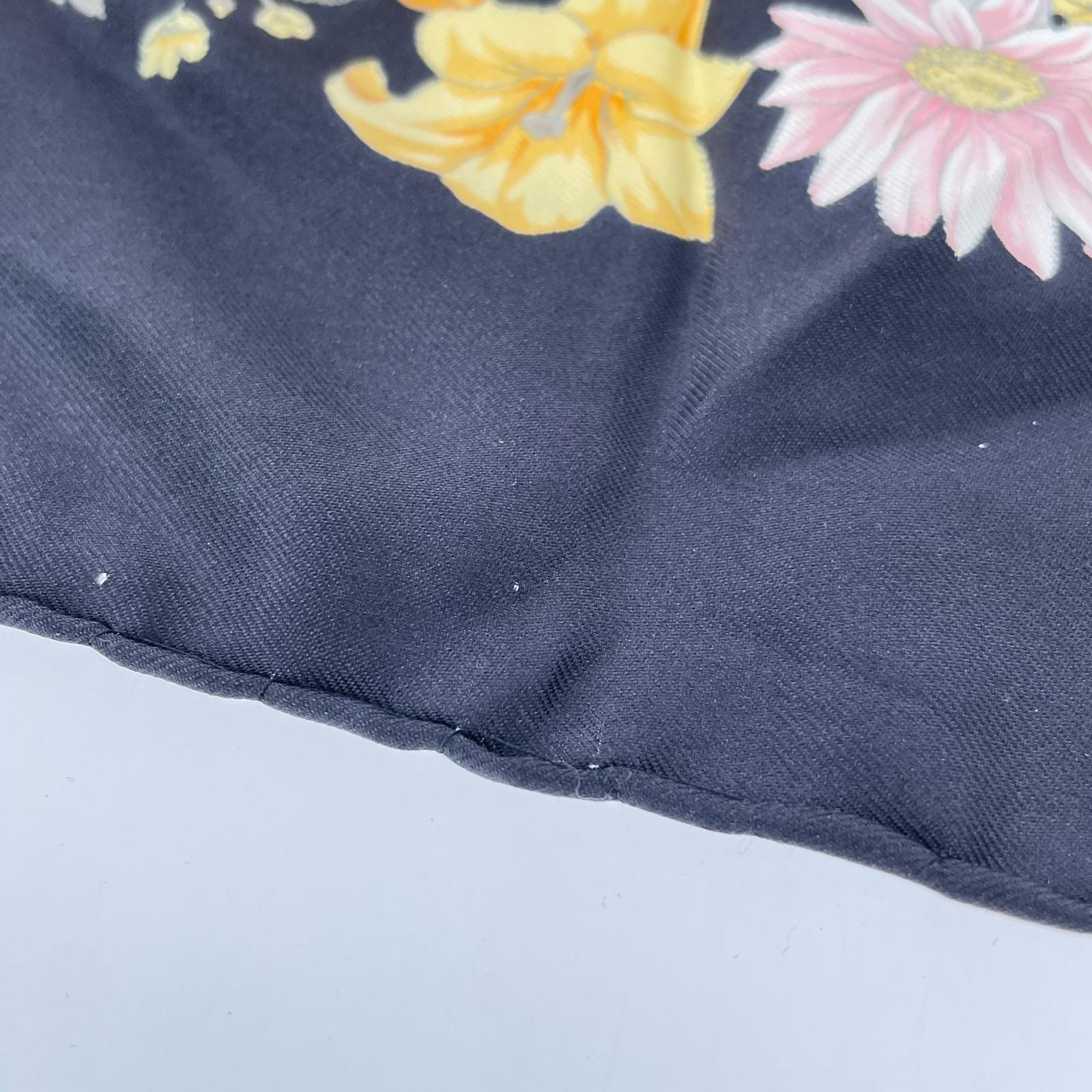 C.Dior 花柄 シルクスカーフ