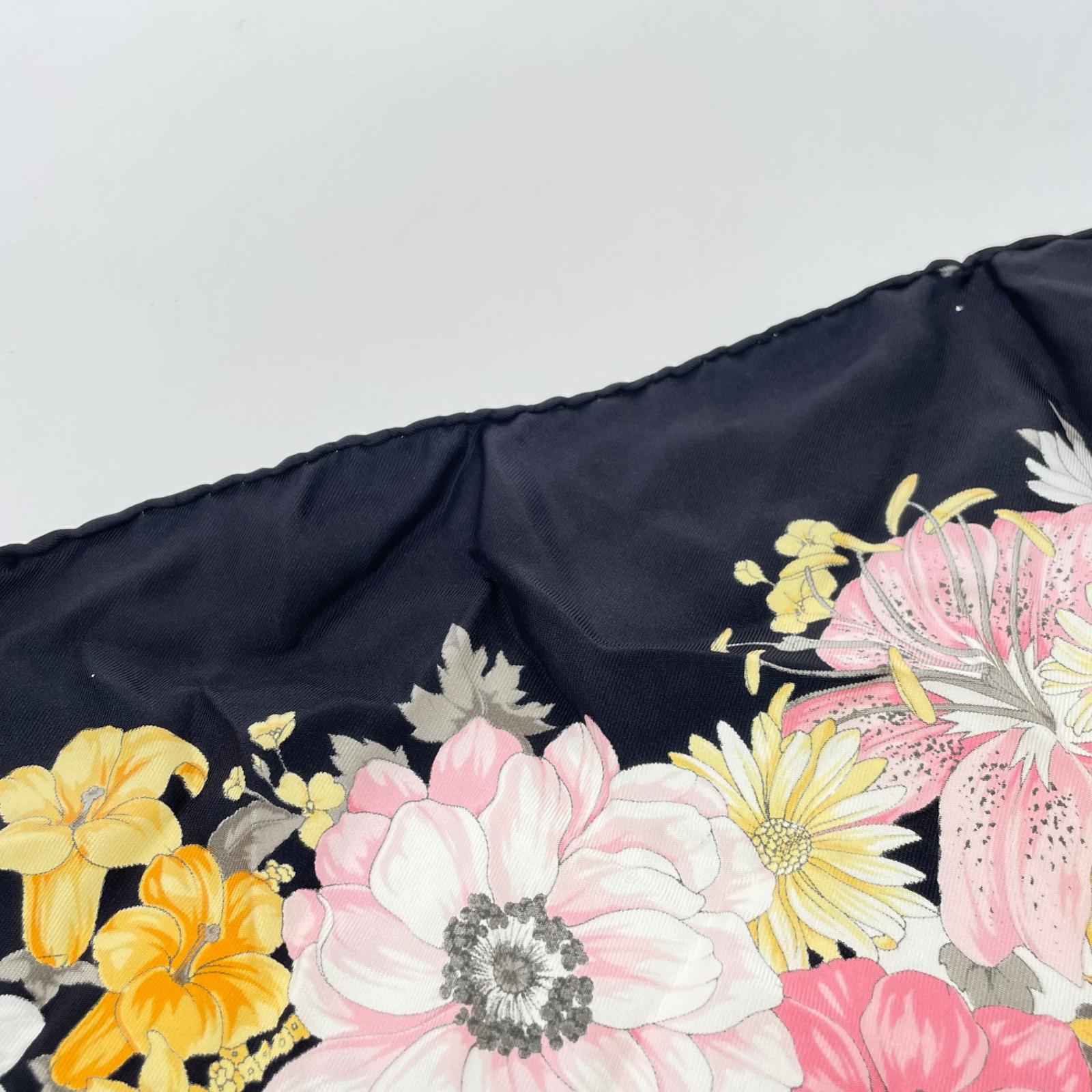 C.Dior 花柄 シルクスカーフ