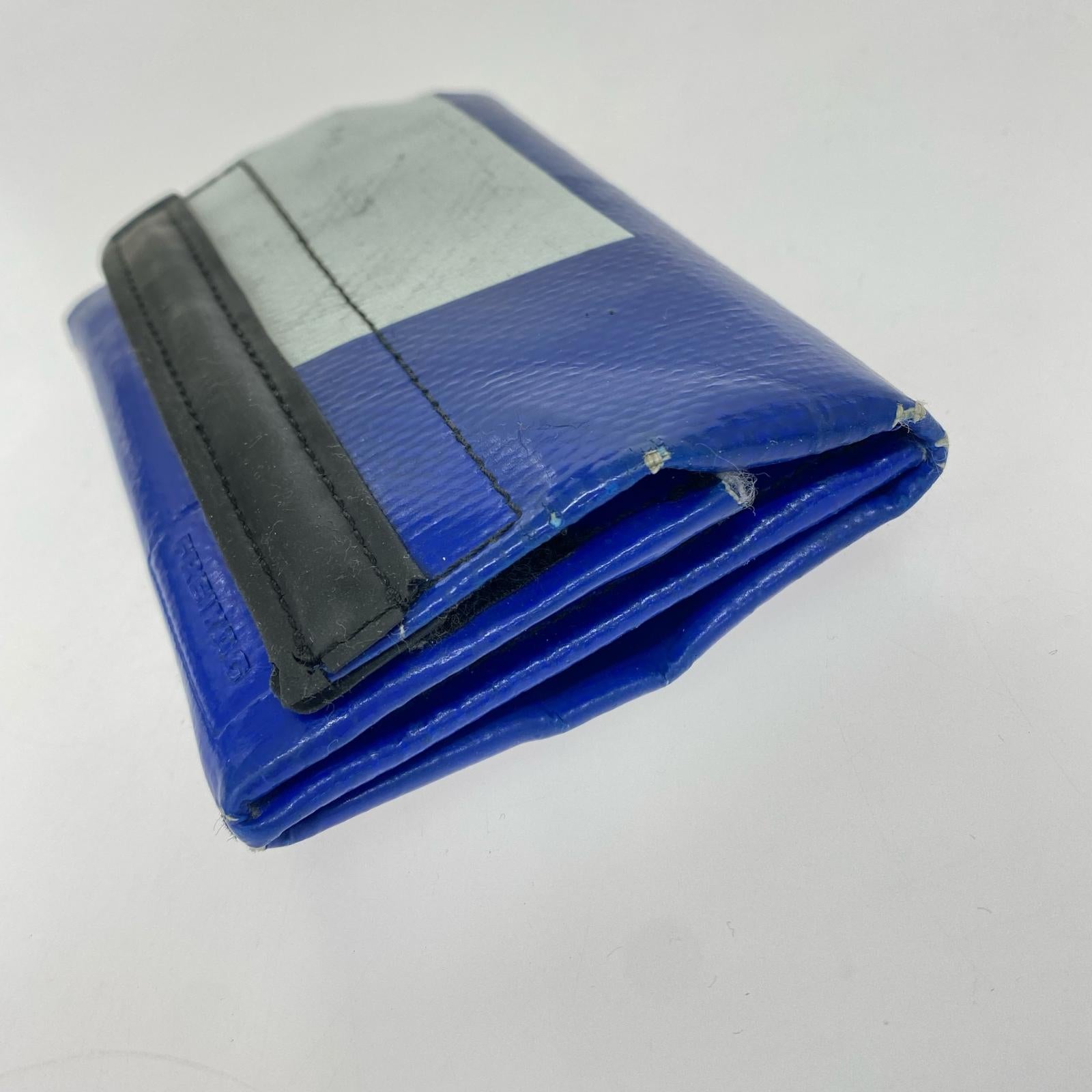 コンパクトウォレット 二つ折り財布 青 ブルー