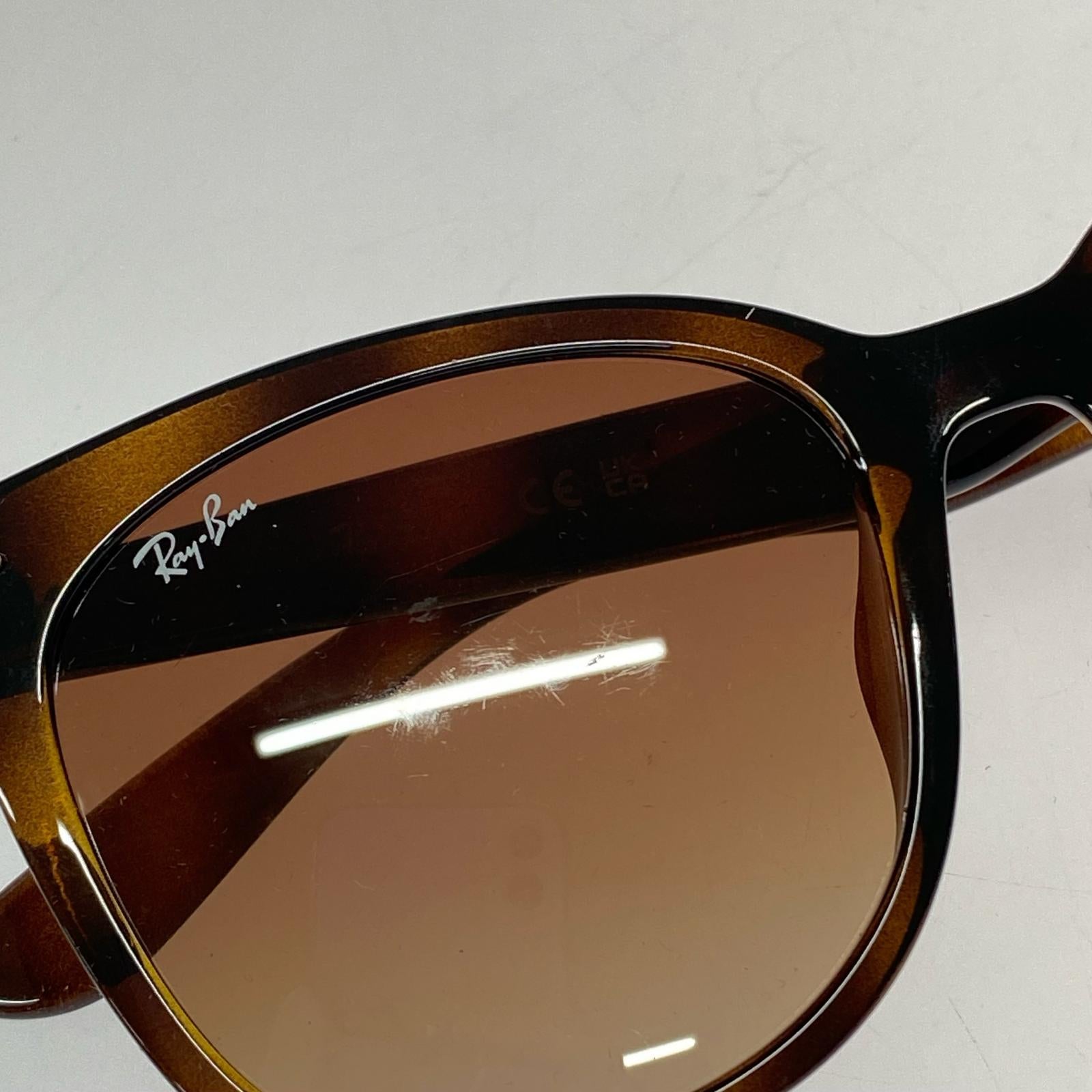 その他アクセサリー Ray-Ban RB4379D サングラス ブラウン