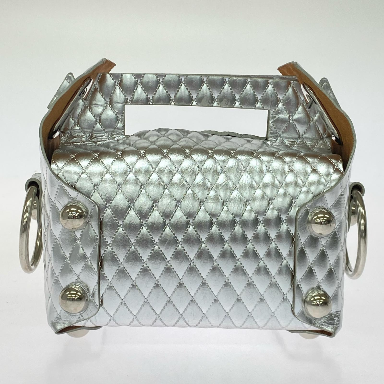その他バッグ LEATHER CAKE BAG SILVER シルバー