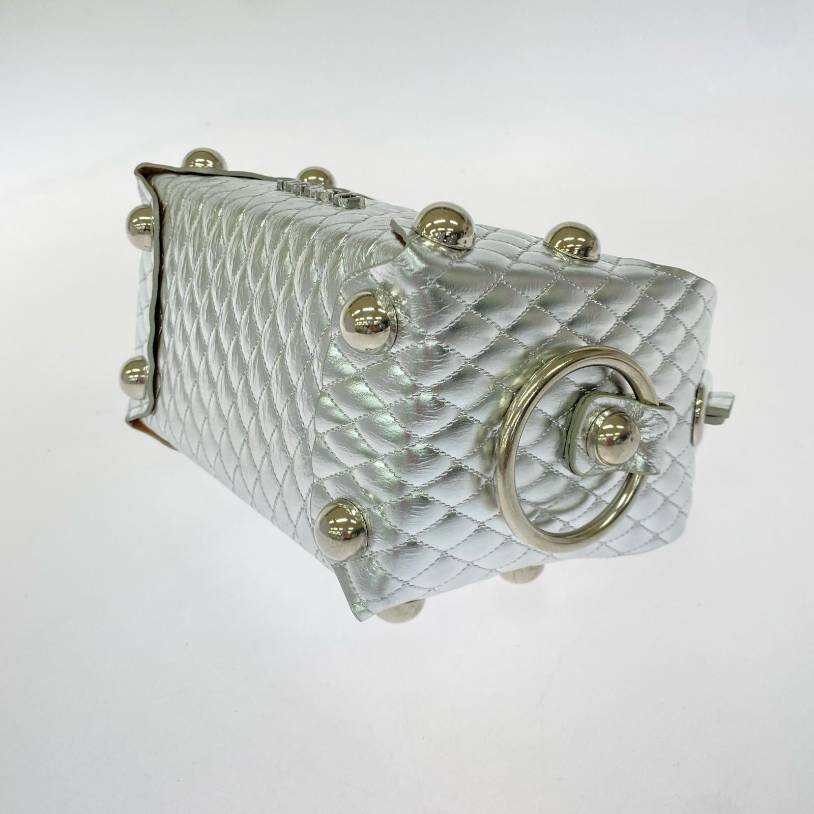 その他バッグ LEATHER CAKE BAG SILVER シルバー