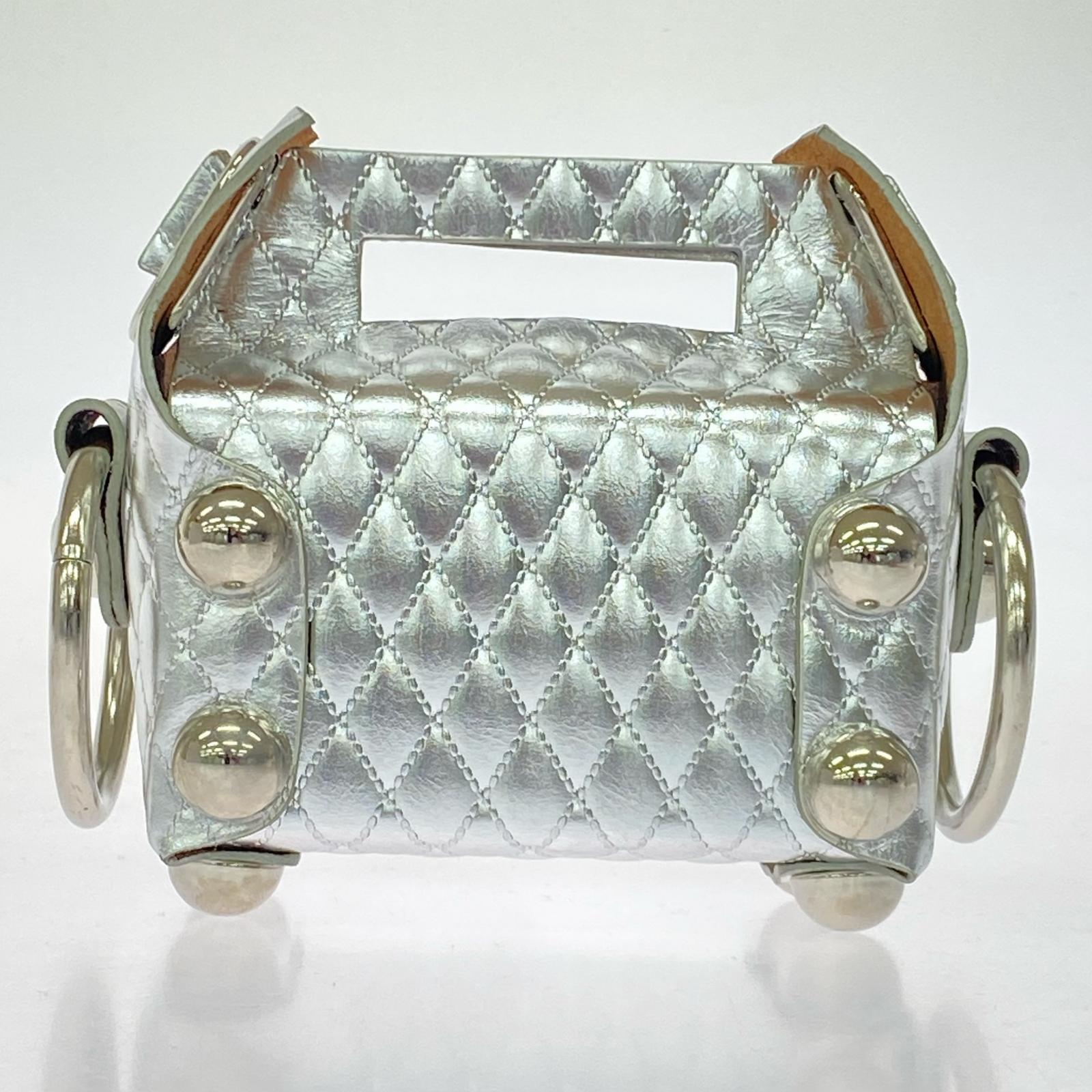 その他バッグ LEATHER CAKE BAG PETIT SILVER シルバー